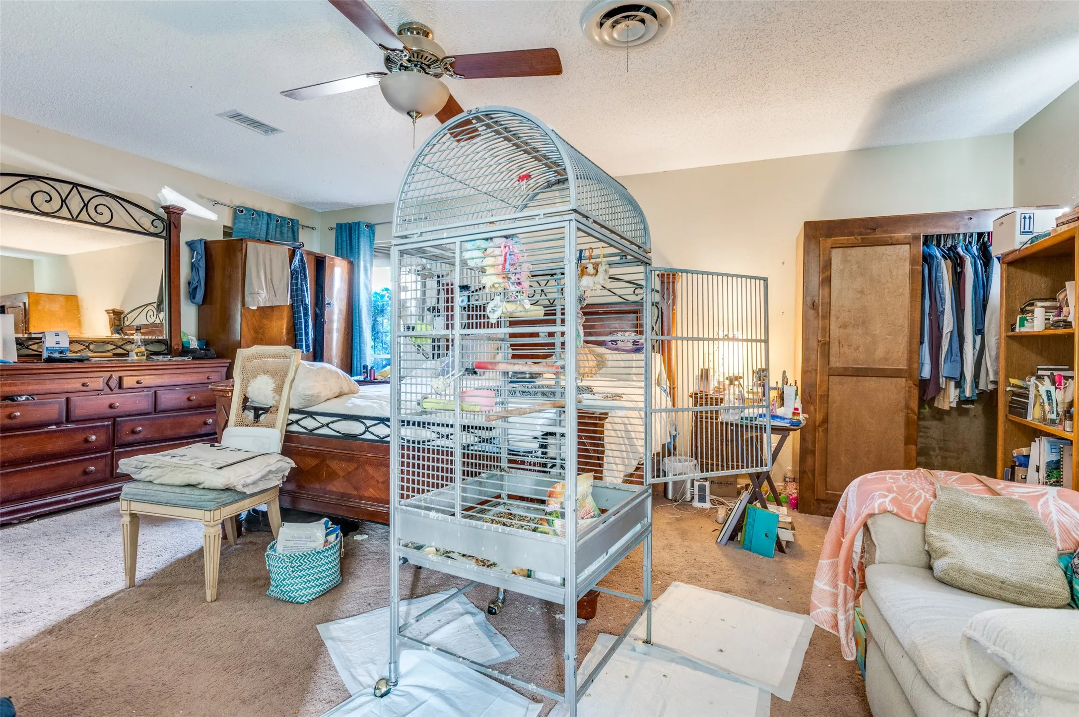 Single Family Residence For Sale in Tarrant County , 305 Cedar Creek Court, Fort Worth, Texas 76103, 3 Bedroom, 2 Bathroom, 3 Garage spaces, 2,258 Sqft, built in 1969, Preowned, mls#21148818, Real Estate Agent in Fort Worth, Homes For Sale in Tarrant county, Homes For Sale in Fort Worth, Realtor in Fort Worth Texas, Real Estate Brokerage Independent Realty Texas, Luminita Cordes Realtor