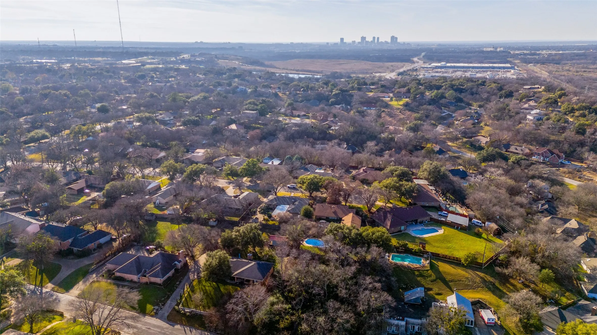 Single Family Residence For Sale in Tarrant County , 305 Cedar Creek Court, Fort Worth, Texas 76103, 3 Bedroom, 2 Bathroom, 3 Garage spaces, 2,258 Sqft, built in 1969, Preowned, mls#21148818, Real Estate Agent in Fort Worth, Homes For Sale in Tarrant county, Homes For Sale in Fort Worth, Realtor in Fort Worth Texas, Real Estate Brokerage Independent Realty Texas, Luminita Cordes Realtor