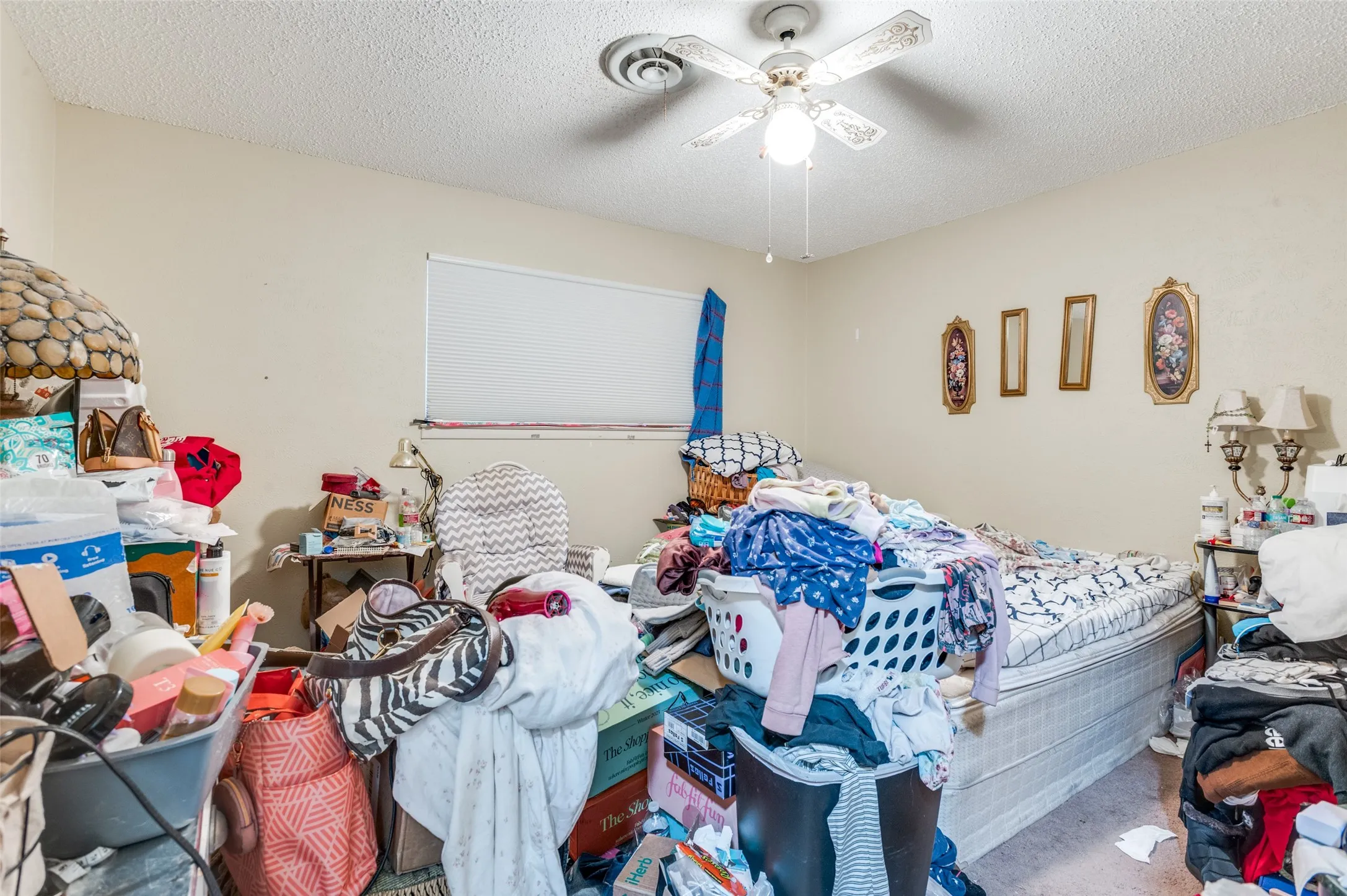 Single Family Residence For Sale in Tarrant County , 305 Cedar Creek Court, Fort Worth, Texas 76103, 3 Bedroom, 2 Bathroom, 3 Garage spaces, 2,258 Sqft, built in 1969, Preowned, mls#21148818, Real Estate Agent in Fort Worth, Homes For Sale in Tarrant county, Homes For Sale in Fort Worth, Realtor in Fort Worth Texas, Real Estate Brokerage Independent Realty Texas, Luminita Cordes Realtor