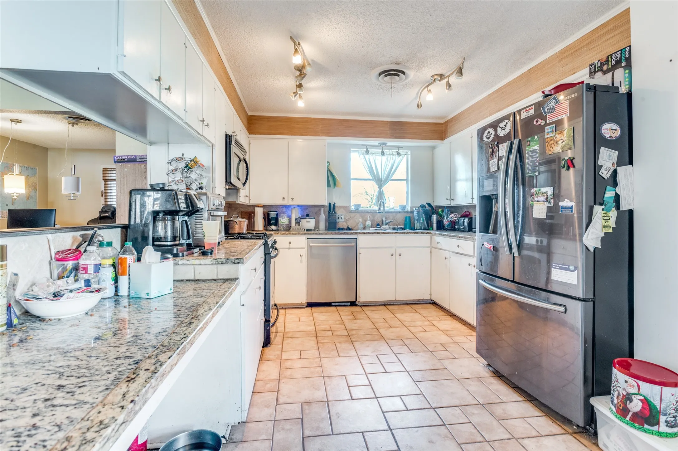Single Family Residence For Sale in Tarrant County , 305 Cedar Creek Court, Fort Worth, Texas 76103, 3 Bedroom, 2 Bathroom, 3 Garage spaces, 2,258 Sqft, built in 1969, Preowned, mls#21148818, Real Estate Agent in Fort Worth, Homes For Sale in Tarrant county, Homes For Sale in Fort Worth, Realtor in Fort Worth Texas, Real Estate Brokerage Independent Realty Texas, Luminita Cordes Realtor