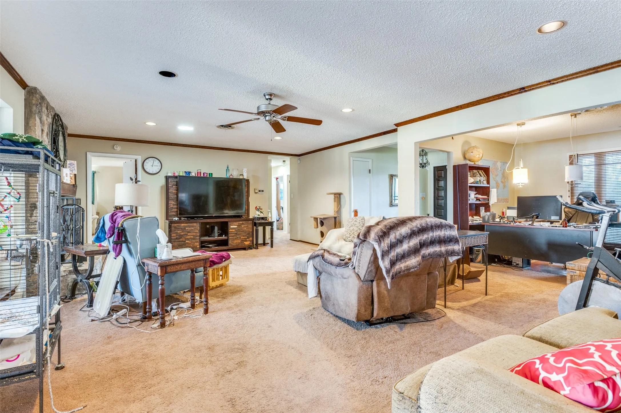 Single Family Residence For Sale in Tarrant County , 305 Cedar Creek Court, Fort Worth, Texas 76103, 3 Bedroom, 2 Bathroom, 3 Garage spaces, 2,258 Sqft, built in 1969, Preowned, mls#21148818, Real Estate Agent in Fort Worth, Homes For Sale in Tarrant county, Homes For Sale in Fort Worth, Realtor in Fort Worth Texas, Real Estate Brokerage Independent Realty Texas, Luminita Cordes Realtor