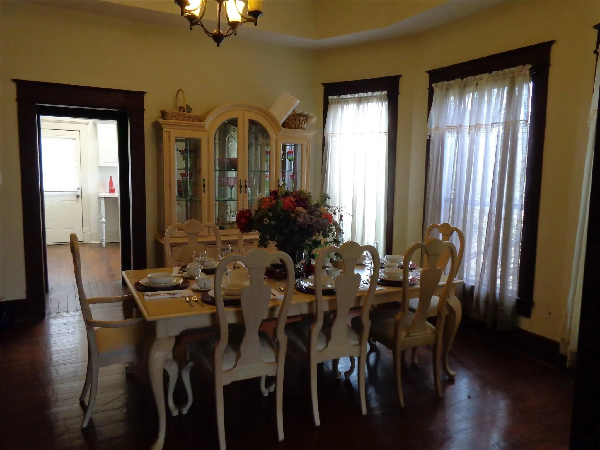 Single Family Residence For Sale in Johnson County , 211 W Purdom Avenue, Alvarado, Texas 76009, 3 Bedroom, 2 Bathroom, 1 Garage spaces, 2,218 Sqft, built in 1958, Preowned, mls#21149029, Real Estate Agent in Alvarado, Homes For Sale in Johnson county, Homes For Sale in Alvarado, Realtor in Alvarado Texas, Real Estate Brokerage Independent Realty Texas, Luminita Cordes Realtor