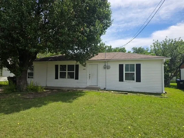 Single Family Residence For Sale in Hunt County , 6005 Colorado Street, Greenville, Texas 75402, 3 Bedroom, 1 Bathroom, Garage spaces, 1,194 Sqft, built in 1975, Preowned, mls#21149066, Real Estate Agent in Greenville, Homes For Sale in Hunt county, Homes For Sale in Greenville, Realtor in Greenville Texas, Real Estate Brokerage Independent Realty Texas, Luminita Cordes Realtor
