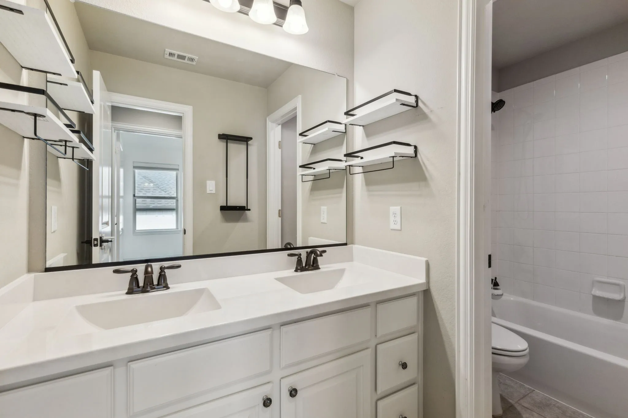 Single Family Residence For Sale in Denton County , 15505 City Garden Lane, Prosper, Texas 75078, 5 Bedroom, 5 Bathroom, 3 Garage spaces, 3,691 Sqft, built in 2016, Preowned, mls#21149137, Real Estate Agent in Prosper, Homes For Sale in Denton county, Homes For Sale in Prosper, Realtor in Prosper Texas, Real Estate Brokerage Independent Realty Texas, Luminita Cordes Realtor