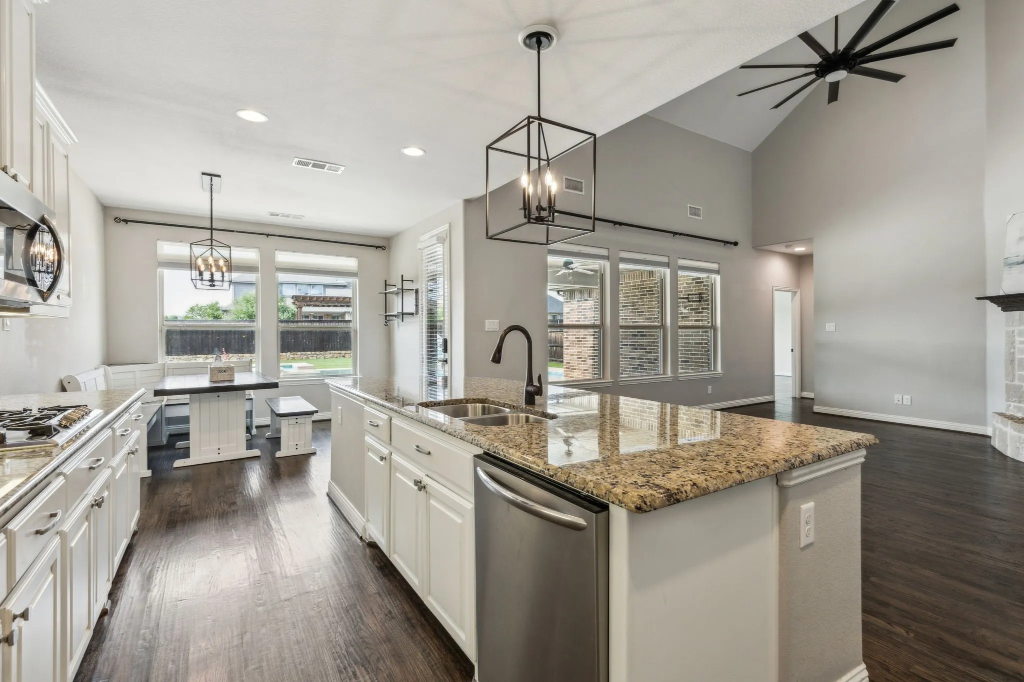 Single Family Residence For Sale in Denton County , 15505 City Garden Lane, Prosper, Texas 75078, 5 Bedroom, 5 Bathroom, 3 Garage spaces, 3,691 Sqft, built in 2016, Preowned, mls#21149137, Real Estate Agent in Prosper, Homes For Sale in Denton county, Homes For Sale in Prosper, Realtor in Prosper Texas, Real Estate Brokerage Independent Realty Texas, Luminita Cordes Realtor