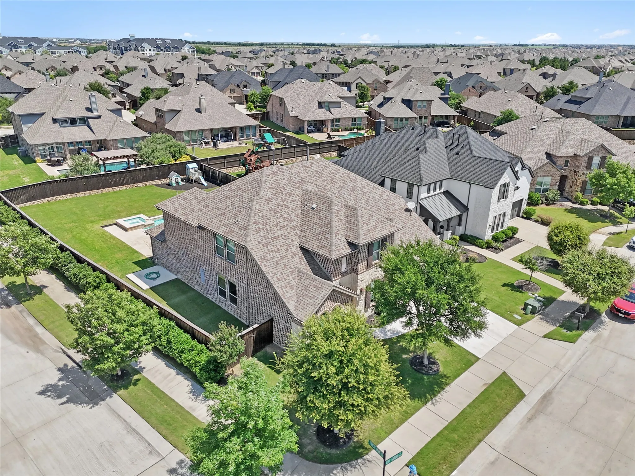 Single Family Residence For Sale in Denton County , 15505 City Garden Lane, Prosper, Texas 75078, 5 Bedroom, 5 Bathroom, 3 Garage spaces, 3,691 Sqft, built in 2016, Preowned, mls#21149137, Real Estate Agent in Prosper, Homes For Sale in Denton county, Homes For Sale in Prosper, Realtor in Prosper Texas, Real Estate Brokerage Independent Realty Texas, Luminita Cordes Realtor