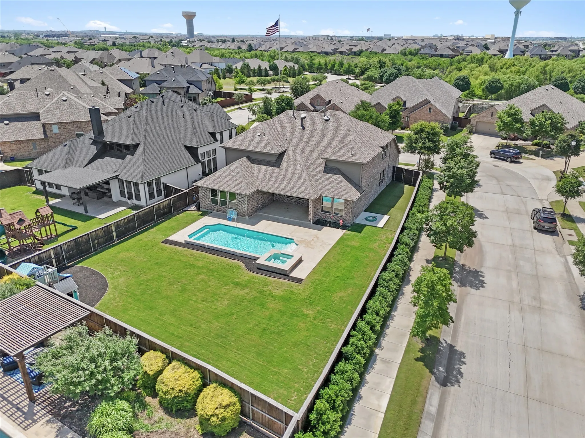 Single Family Residence For Sale in Denton County , 15505 City Garden Lane, Prosper, Texas 75078, 5 Bedroom, 5 Bathroom, 3 Garage spaces, 3,691 Sqft, built in 2016, Preowned, mls#21149137, Real Estate Agent in Prosper, Homes For Sale in Denton county, Homes For Sale in Prosper, Realtor in Prosper Texas, Real Estate Brokerage Independent Realty Texas, Luminita Cordes Realtor