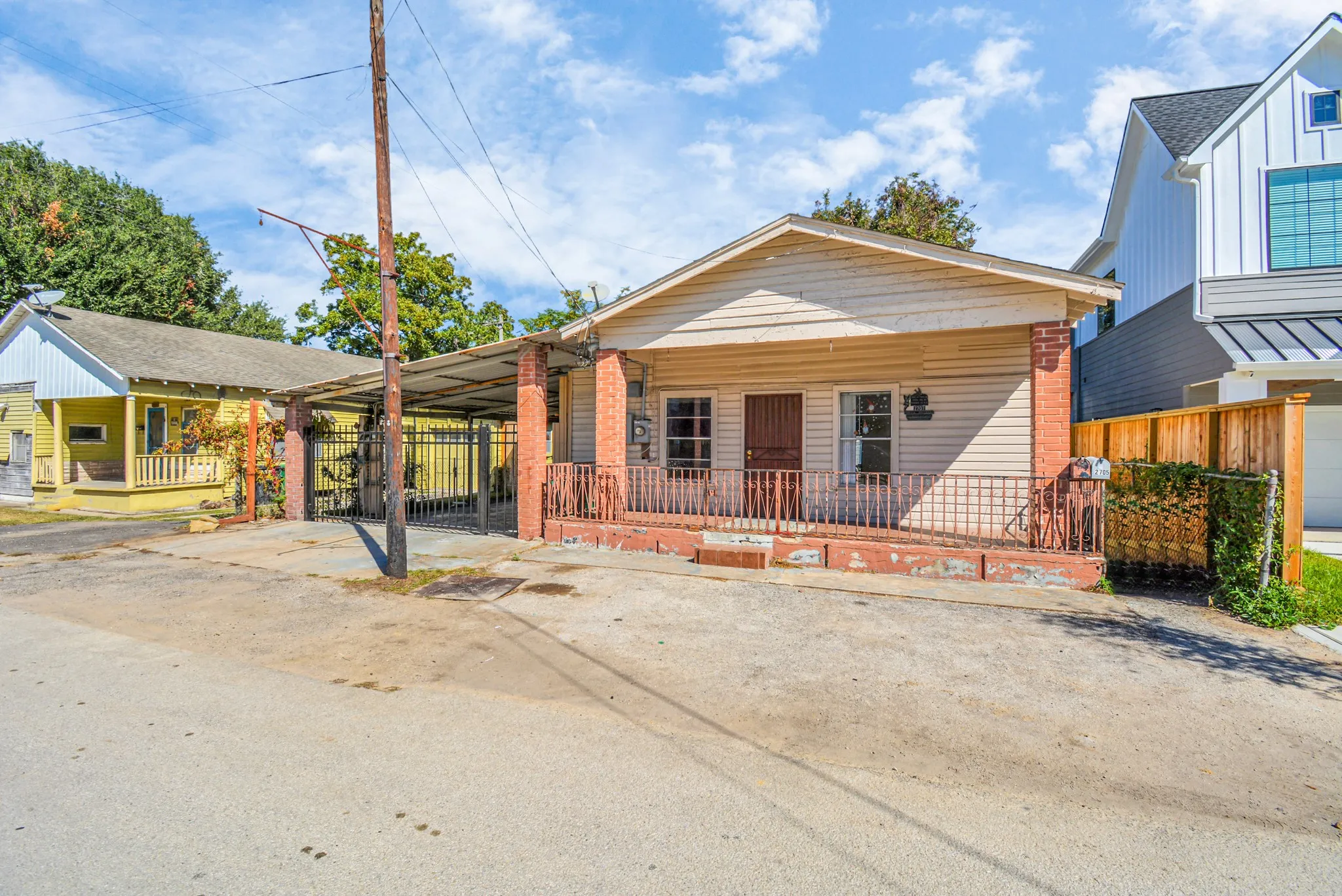 2707 front house