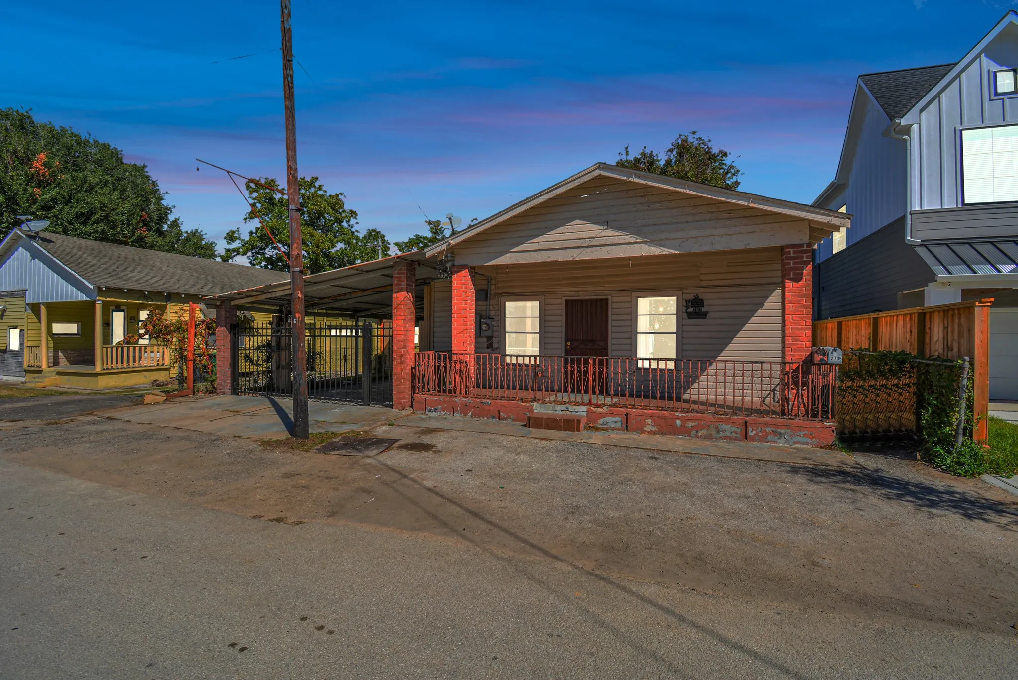 2707 & 2705 Fox