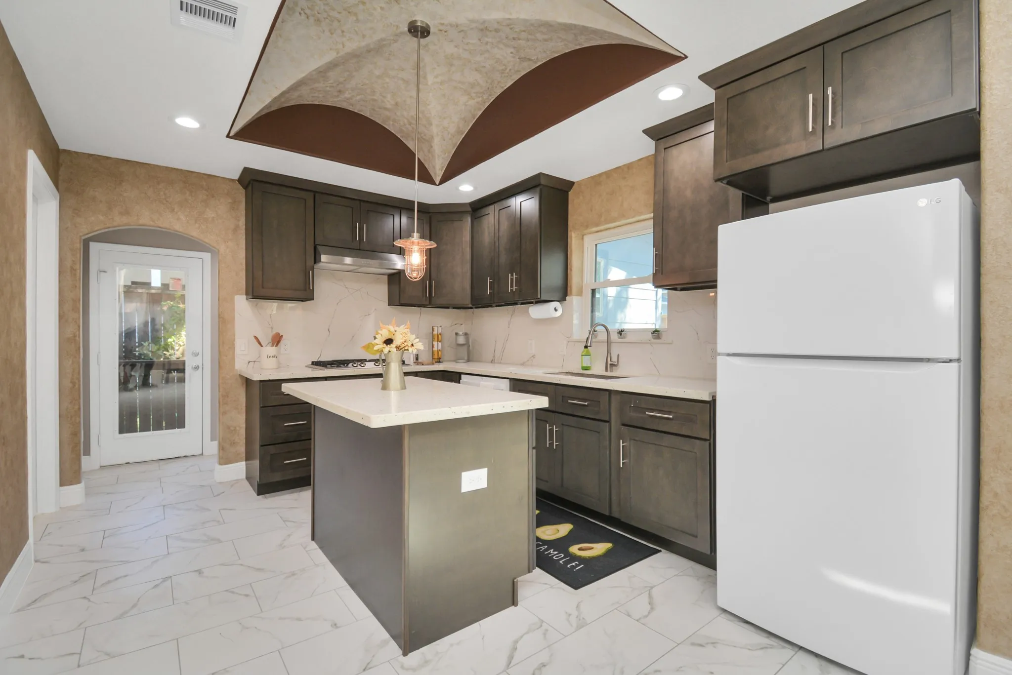 2705 Fox kitchen area