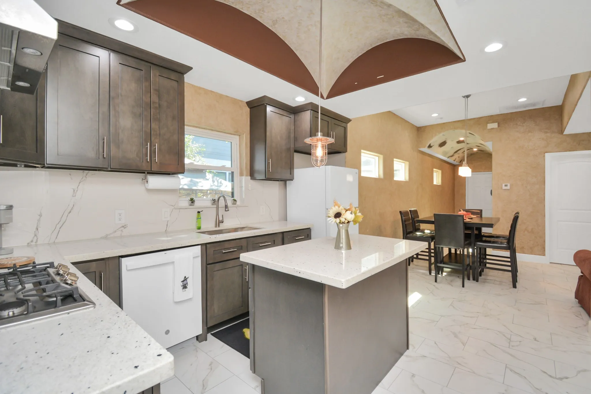 Single Family Residence For Sale in Harris County , 2705 & 2707 S Fox Street, Houston, Texas 77003, 6 Bedroom, 4 Bathroom, Garage spaces, 2,058 Sqft, built in 1930, mls#21149203, Real Estate Agent in Houston, Homes For Sale in Harris county, Homes For Sale in Houston, Realtor in Houston Texas, Real Estate Brokerage Independent Realty Texas, Luminita Cordes Realtor