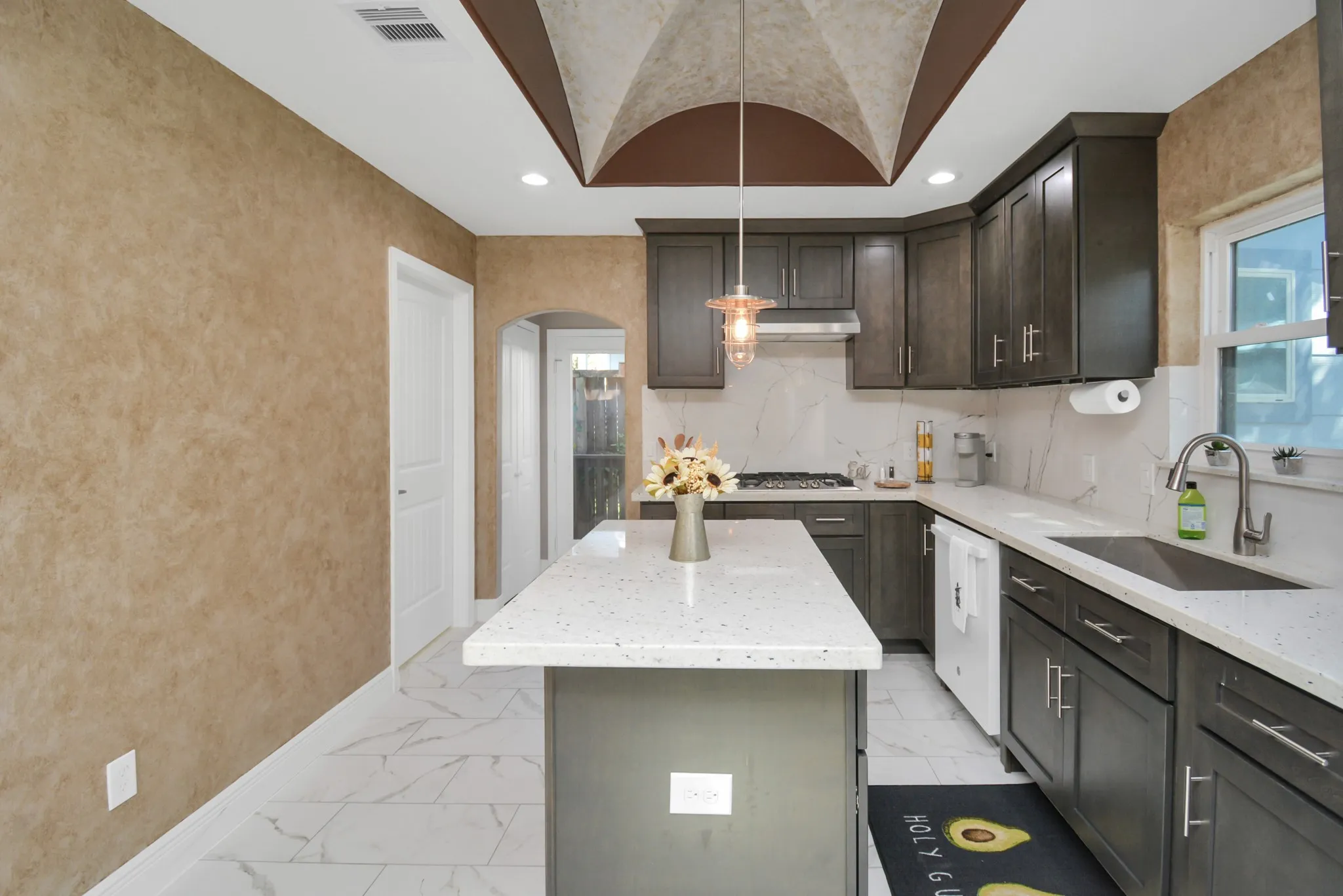 Single Family Residence For Sale in Harris County , 2705 & 2707 S Fox Street, Houston, Texas 77003, 6 Bedroom, 4 Bathroom, Garage spaces, 2,058 Sqft, built in 1930, mls#21149203, Real Estate Agent in Houston, Homes For Sale in Harris county, Homes For Sale in Houston, Realtor in Houston Texas, Real Estate Brokerage Independent Realty Texas, Luminita Cordes Realtor