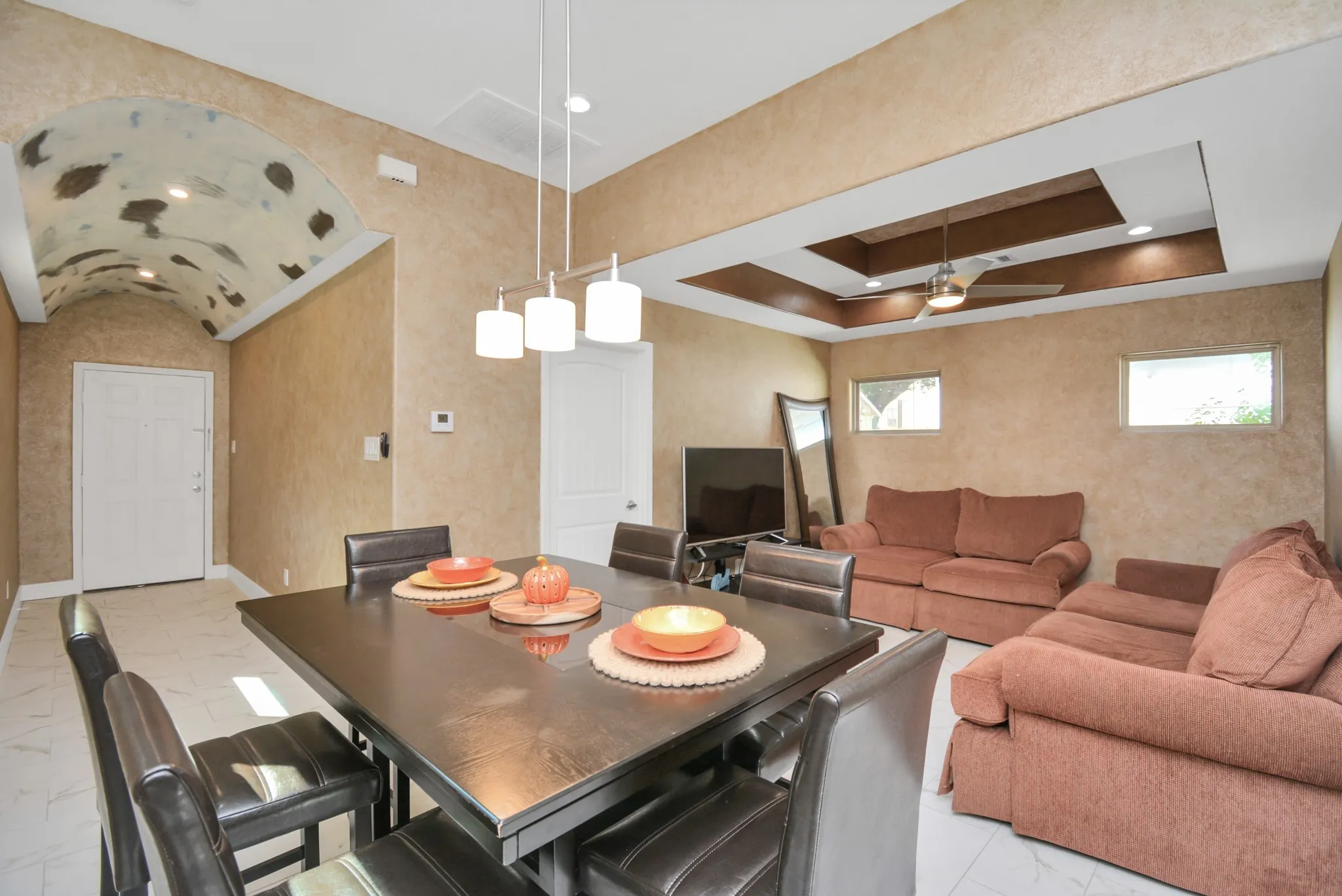 living area for 2705 Fox