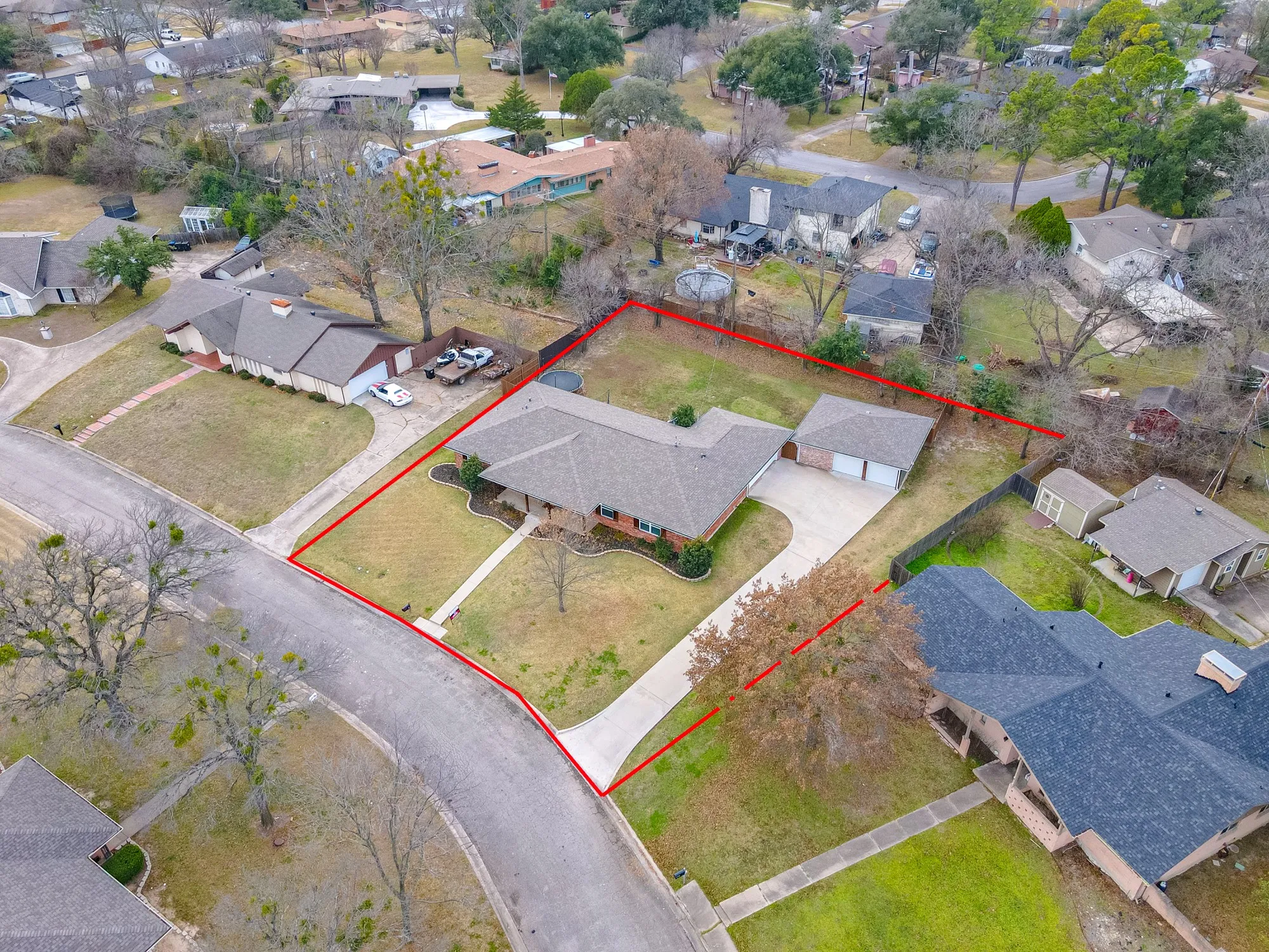 Single Family Residence For Sale in Hunt County , 4 Priscilla, Greenville, Texas 75402, 5 Bedroom, 3 Bathroom, 4 Garage spaces, 2,872 Sqft, built in 1973, mls#21149271, Real Estate Agent in Greenville, Homes For Sale in Hunt county, Homes For Sale in Greenville, Realtor in Greenville Texas, Real Estate Brokerage Independent Realty Texas, Luminita Cordes Realtor