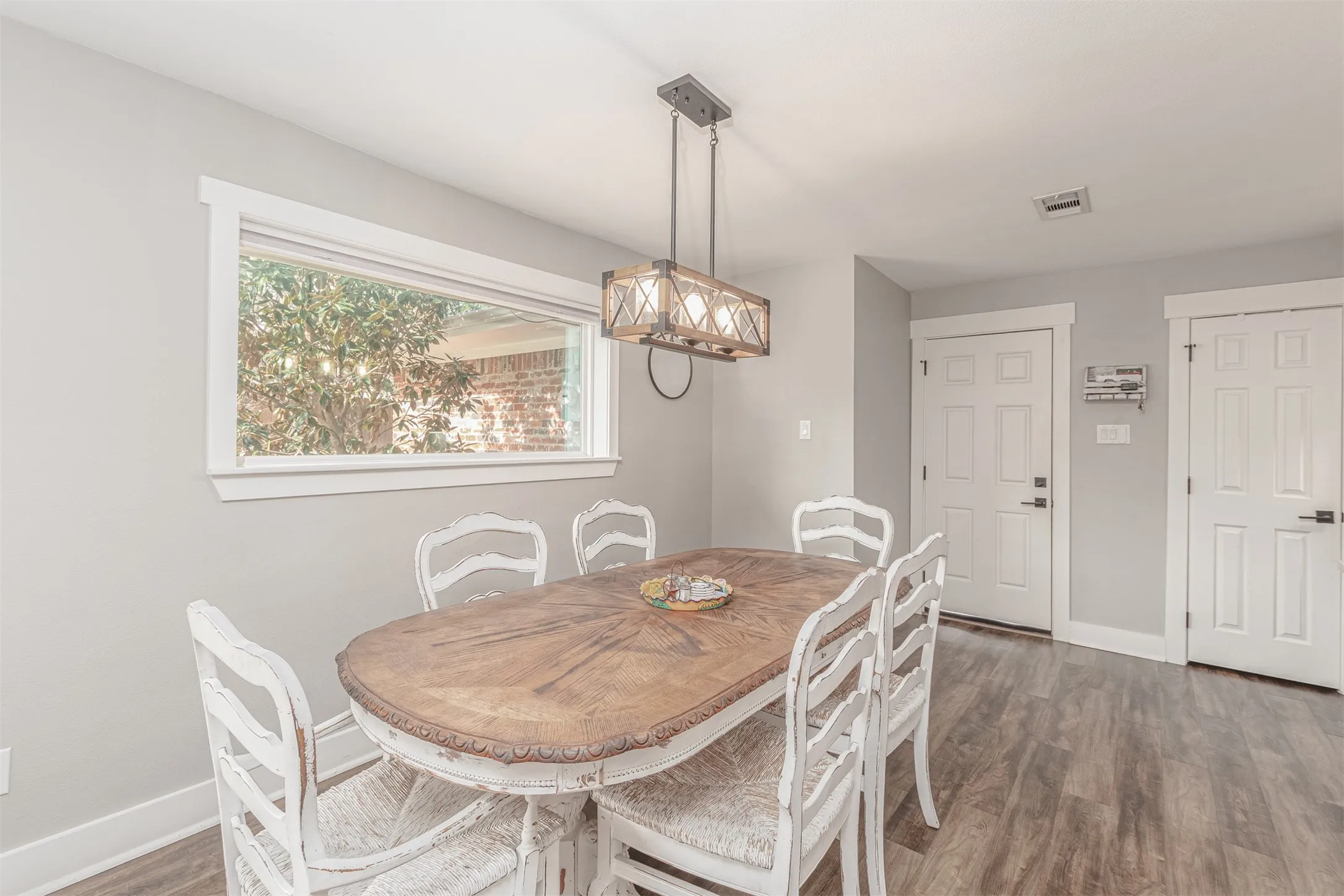 Single Family Residence For Sale in Hunt County , 4 Priscilla, Greenville, Texas 75402, 5 Bedroom, 3 Bathroom, 4 Garage spaces, 2,872 Sqft, built in 1973, mls#21149271, Real Estate Agent in Greenville, Homes For Sale in Hunt county, Homes For Sale in Greenville, Realtor in Greenville Texas, Real Estate Brokerage Independent Realty Texas, Luminita Cordes Realtor