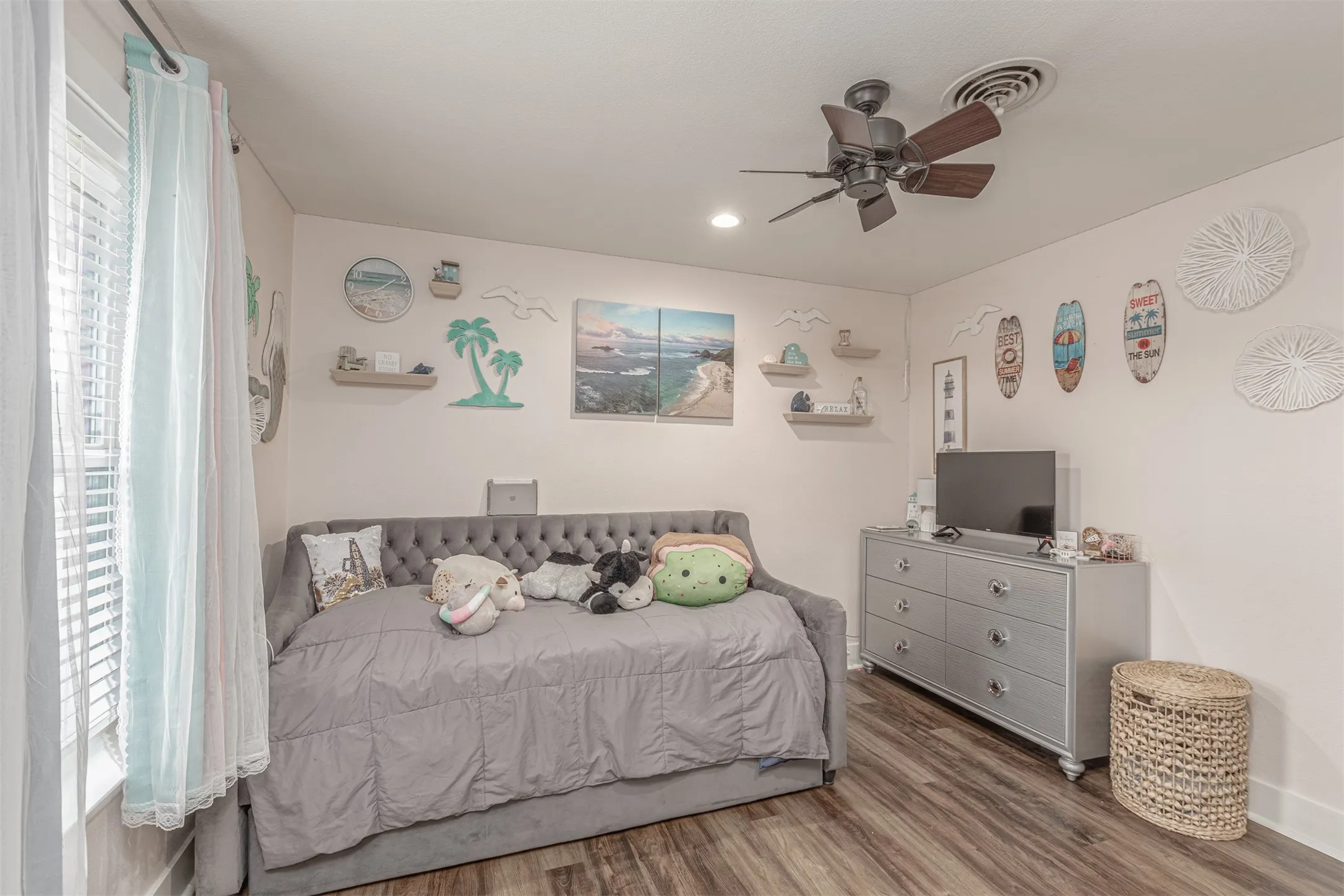 Single Family Residence For Sale in Hunt County , 4 Priscilla, Greenville, Texas 75402, 5 Bedroom, 3 Bathroom, 4 Garage spaces, 2,872 Sqft, built in 1973, mls#21149271, Real Estate Agent in Greenville, Homes For Sale in Hunt county, Homes For Sale in Greenville, Realtor in Greenville Texas, Real Estate Brokerage Independent Realty Texas, Luminita Cordes Realtor