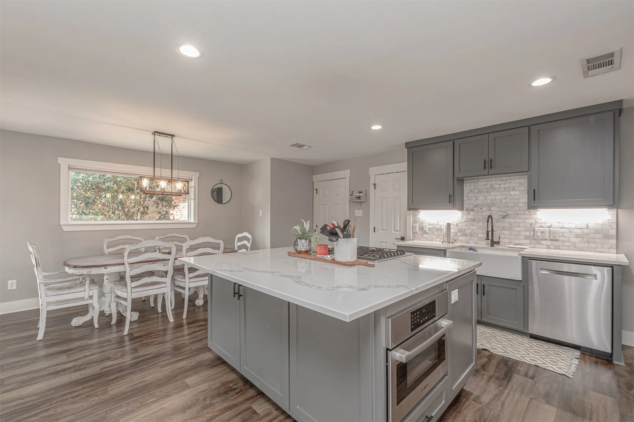 Single Family Residence For Sale in Hunt County , 4 Priscilla, Greenville, Texas 75402, 5 Bedroom, 3 Bathroom, 4 Garage spaces, 2,872 Sqft, built in 1973, mls#21149271, Real Estate Agent in Greenville, Homes For Sale in Hunt county, Homes For Sale in Greenville, Realtor in Greenville Texas, Real Estate Brokerage Independent Realty Texas, Luminita Cordes Realtor