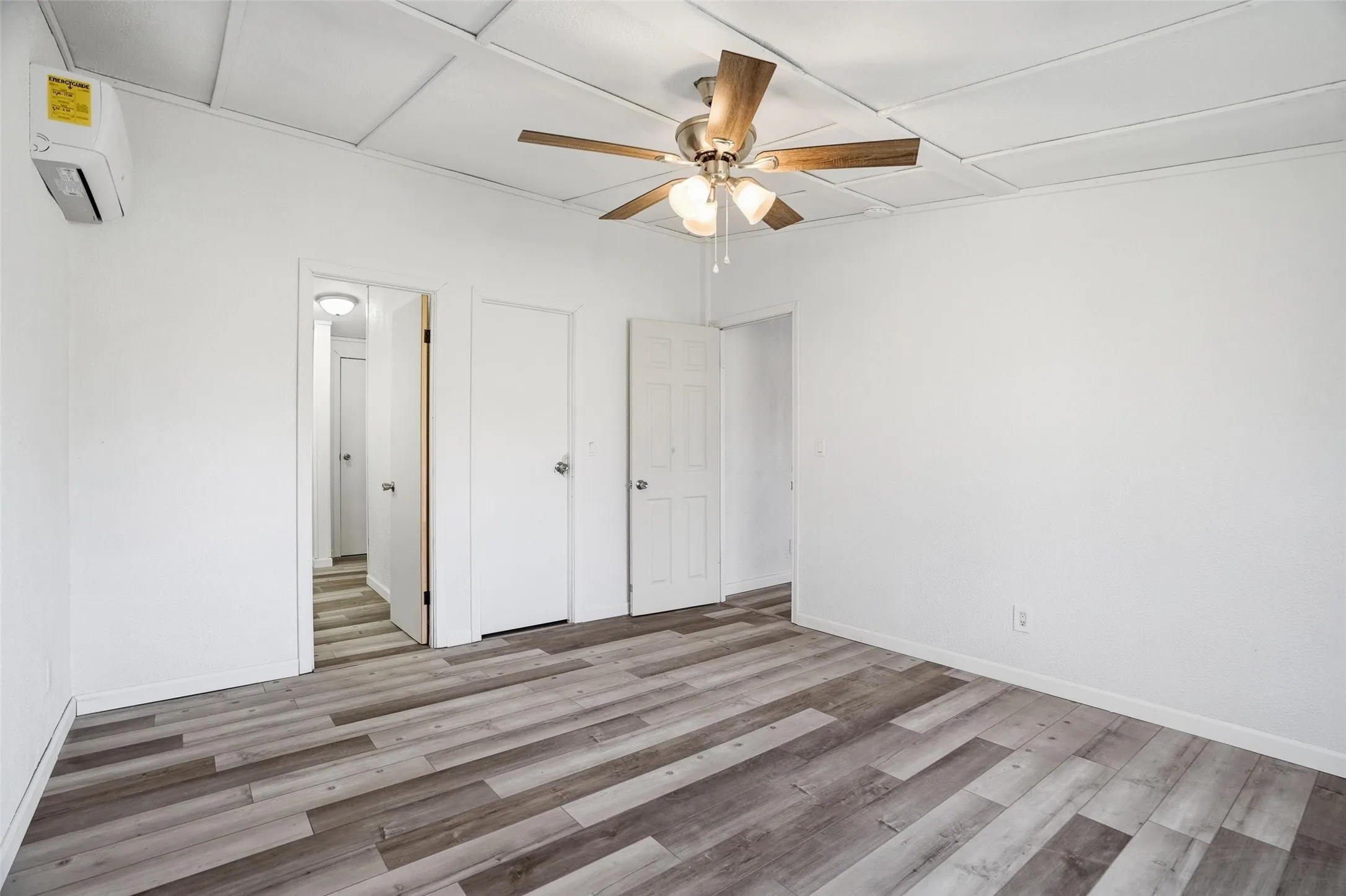 Mobile Home For Sale in Hood County , 114 Sunset Acres Court, Granbury, Texas 76048, 3 Bedroom, 2 Bathroom, Garage spaces, 1,120 Sqft, built in 1998, Preowned, mls#21149366, Real Estate Agent in Granbury, Homes For Sale in Hood county, Homes For Sale in Granbury, Realtor in Granbury Texas, Real Estate Brokerage Independent Realty Texas, Luminita Cordes Realtor