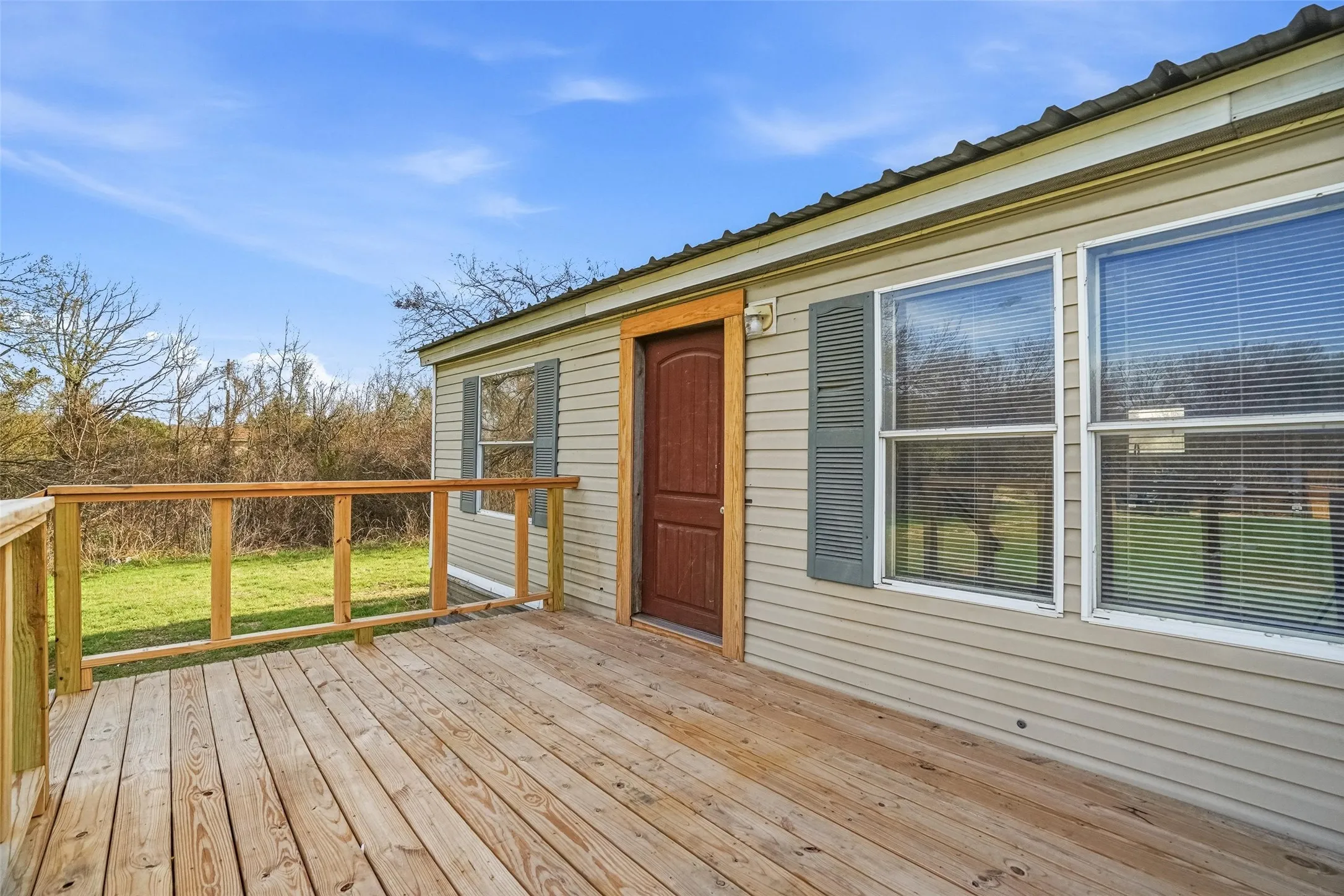 Mobile Home For Sale in Hood County , 114 Sunset Acres Court, Granbury, Texas 76048, 3 Bedroom, 2 Bathroom, Garage spaces, 1,120 Sqft, built in 1998, Preowned, mls#21149366, Real Estate Agent in Granbury, Homes For Sale in Hood county, Homes For Sale in Granbury, Realtor in Granbury Texas, Real Estate Brokerage Independent Realty Texas, Luminita Cordes Realtor