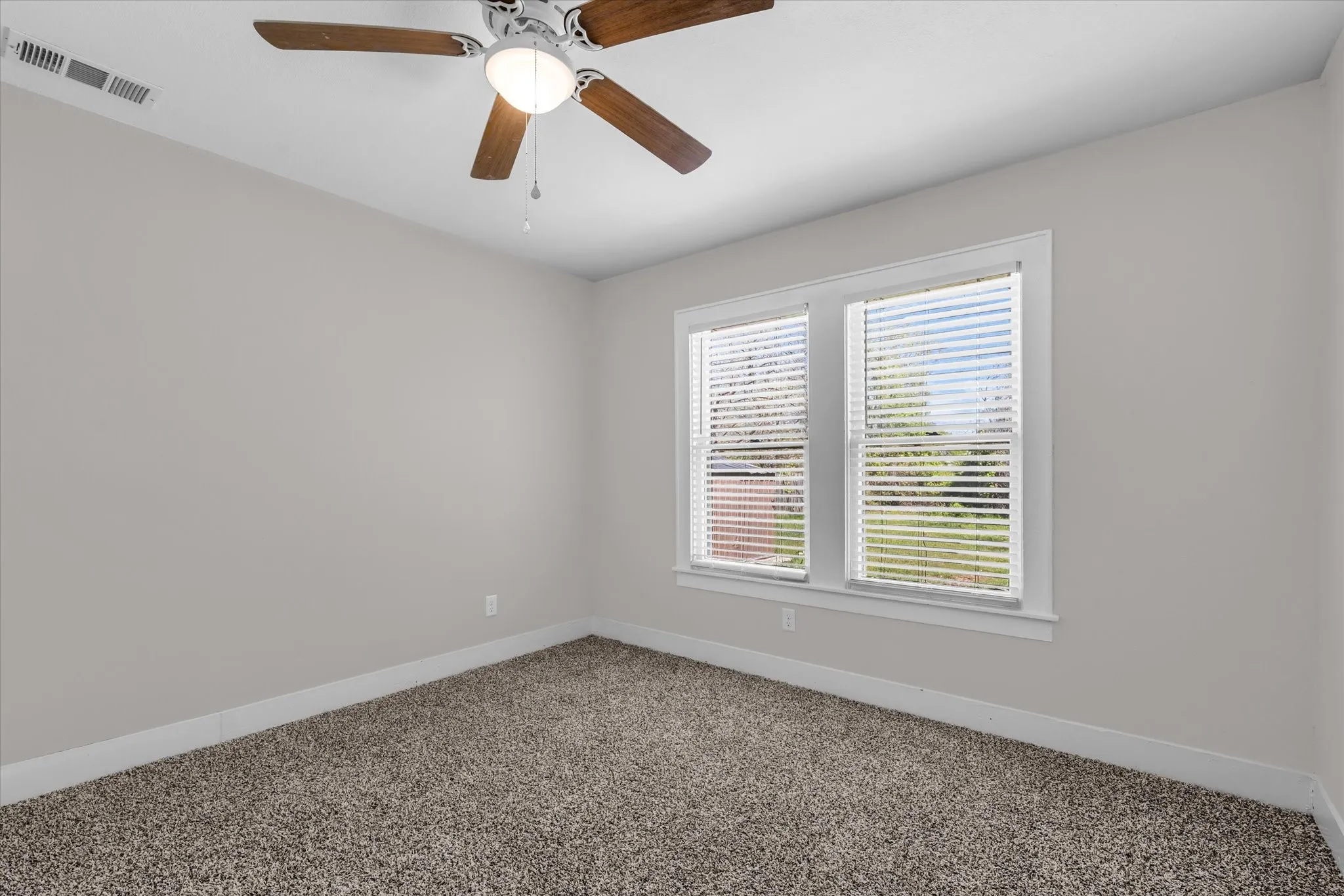 Single Family Residence For Sale in Mc Lennan County , 1908 S 19th Street, Waco, Texas 76706, 3 Bedroom, 2 Bathroom, Garage spaces, 1,309 Sqft, built in 1940, mls#21149143, Real Estate Agent in Waco, Homes For Sale in Mc Lennan county, Homes For Sale in Waco, Realtor in Waco Texas, Real Estate Brokerage Independent Realty Texas, Luminita Cordes Realtor