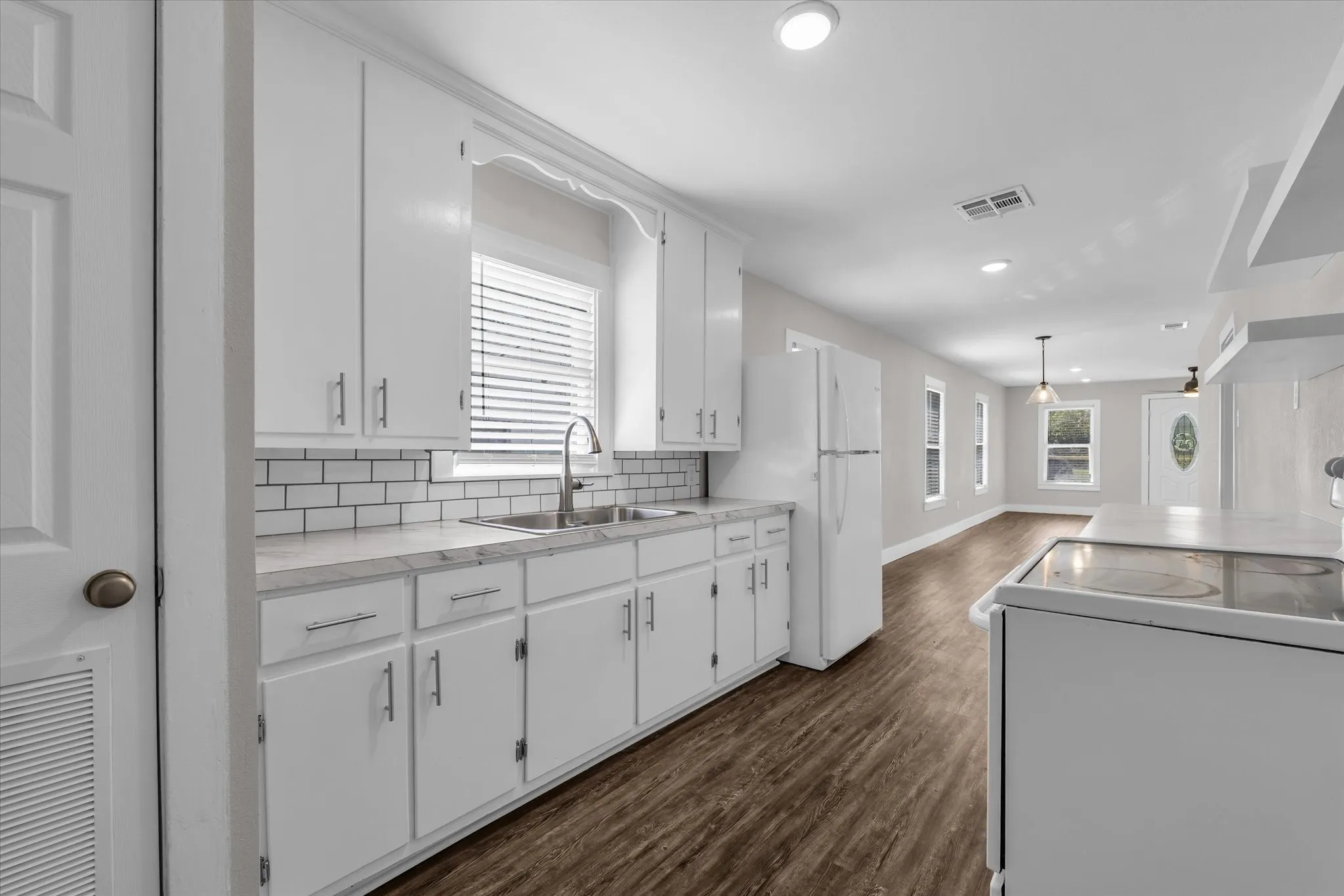 Single Family Residence For Sale in Mc Lennan County , 1908 S 19th Street, Waco, Texas 76706, 3 Bedroom, 2 Bathroom, Garage spaces, 1,309 Sqft, built in 1940, mls#21149143, Real Estate Agent in Waco, Homes For Sale in Mc Lennan county, Homes For Sale in Waco, Realtor in Waco Texas, Real Estate Brokerage Independent Realty Texas, Luminita Cordes Realtor