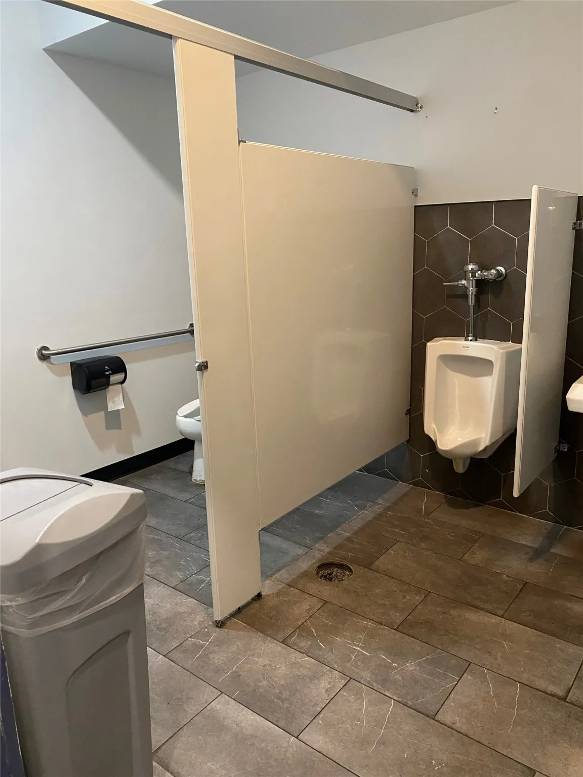 Business For Rent in Hood County , 715 Autumn Ridge Drive 106, Granbury, Texas 76048, 0, 0, Garage spaces, 0 Sqft, built in 2005, Preowned, mls#21149423, Real Estate Agent in Granbury, Homes For Rent in Hood county, Homes For Rent in Granbury, Realtor in Granbury Texas, Real Estate Brokerage Independent Realty Texas, Luminita Cordes Realtor