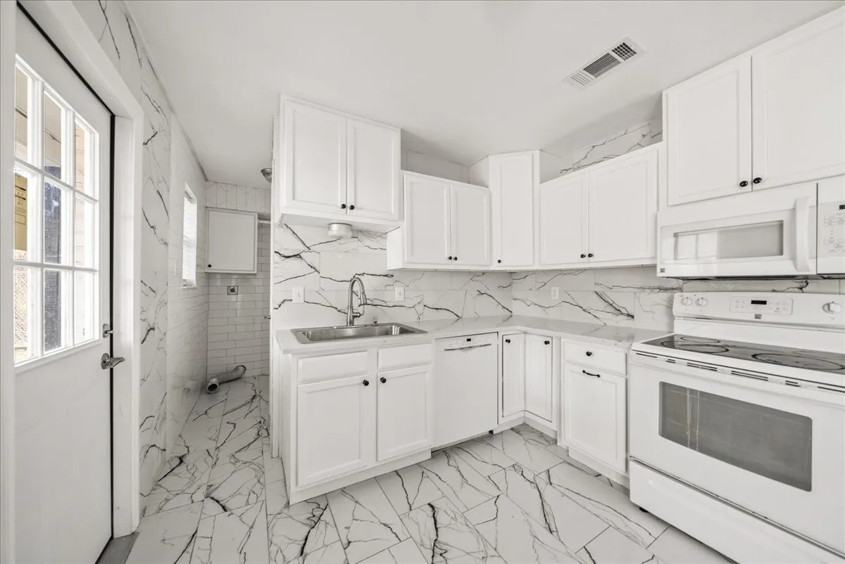 Single Family Residence For Sale in Dallas County , 5507 Alexander Street, Sachse, Texas 75048, 3 Bedrooms, 1 Bathroom, Garage spaces, 1,274 Sqft, built in 1980, Price $279,999, mls#21144177, Real Estate Agent in Sachse, Homes For Sale in Dallas county, Homes For Sale in Sachse, Realtor in Sachse Texas, Real Estate Brokerage Independent Realty Texas, Luminita Cordes Realtor