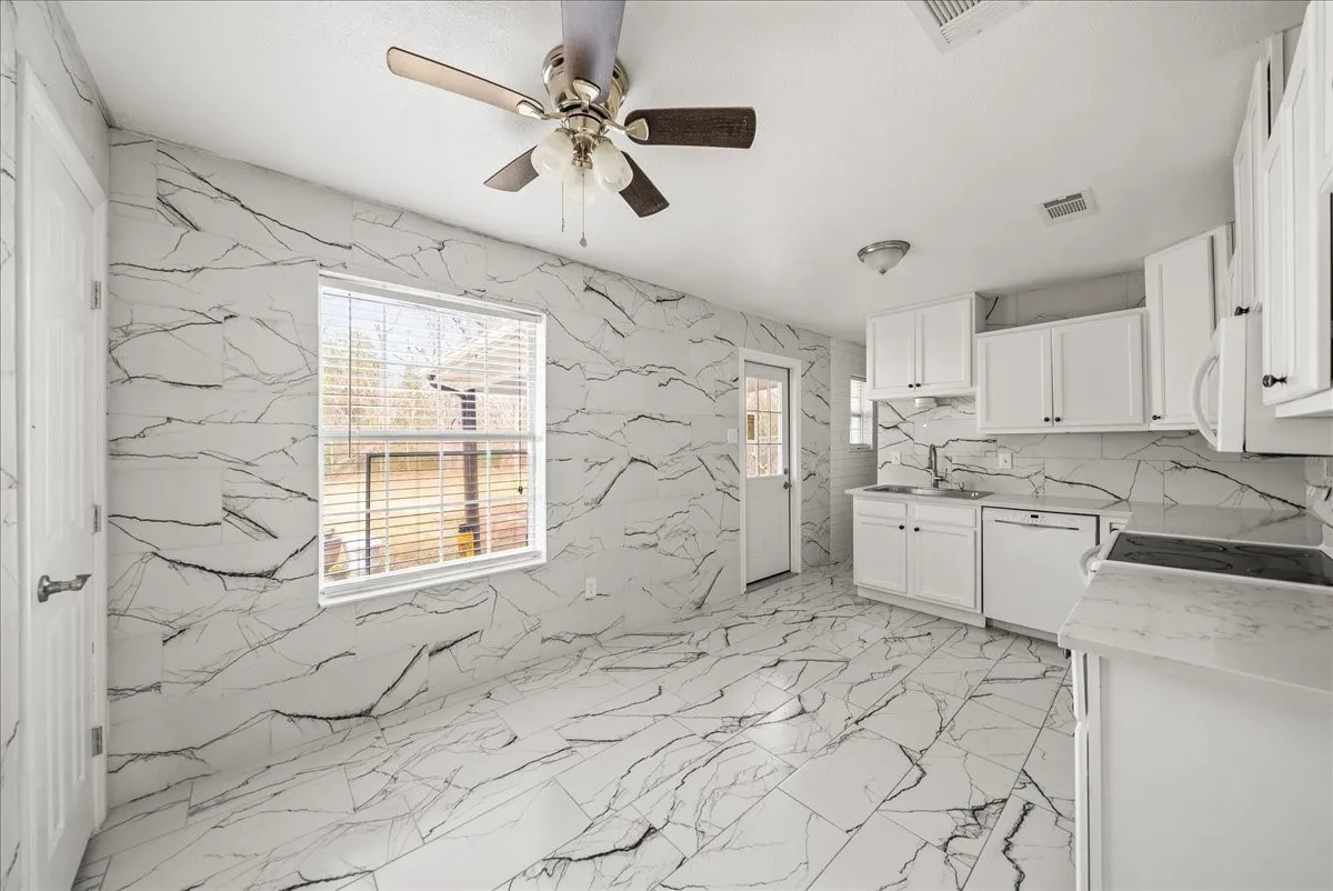Single Family Residence For Sale in Dallas County , 5507 Alexander Street, Sachse, Texas 75048, 3 Bedrooms, 1 Bathroom, Garage spaces, 1,274 Sqft, built in 1980, Price $279,999, mls#21144177, Real Estate Agent in Sachse, Homes For Sale in Dallas county, Homes For Sale in Sachse, Realtor in Sachse Texas, Real Estate Brokerage Independent Realty Texas, Luminita Cordes Realtor