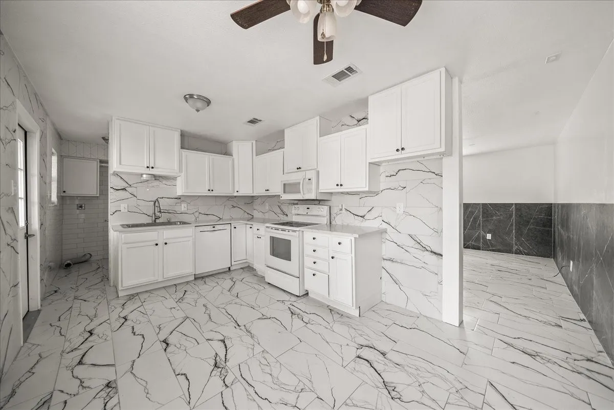 Single Family Residence For Sale in Dallas County , 5507 Alexander Street, Sachse, Texas 75048, 3 Bedrooms, 1 Bathroom, Garage spaces, 1,274 Sqft, built in 1980, Price $279,999, mls#21144177, Real Estate Agent in Sachse, Homes For Sale in Dallas county, Homes For Sale in Sachse, Realtor in Sachse Texas, Real Estate Brokerage Independent Realty Texas, Luminita Cordes Realtor