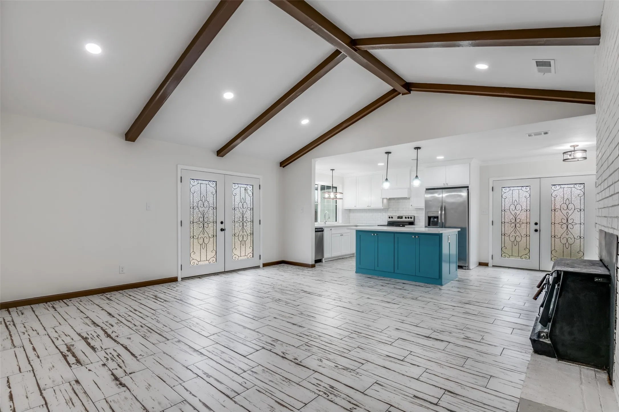 Single Family Residence For Sale in Kaufman County , 1055 Wright Street, Terrell, Texas 75160, 3 Bedroom, 2 Bathroom, 2 Garage spaces, 1,802 Sqft, built in 1973, mls#21149511, Real Estate Agent in Terrell, Homes For Sale in Kaufman county, Homes For Sale in Terrell, Realtor in Terrell Texas, Real Estate Brokerage Independent Realty Texas, Luminita Cordes Realtor