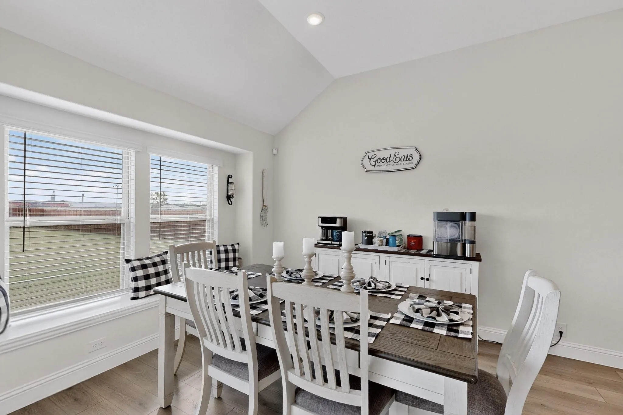 Single Family Residence For Sale in Denton County , 205 Lakewood Lane, Ponder, Texas 76259, 3 Bedroom, 3 Bathroom, 2 Garage spaces, 2,529 Sqft, built in 2023, Preowned, mls#21149670, Real Estate Agent in Ponder, Homes For Sale in Denton county, Homes For Sale in Ponder, Realtor in Ponder Texas, Real Estate Brokerage Independent Realty Texas, Luminita Cordes Realtor