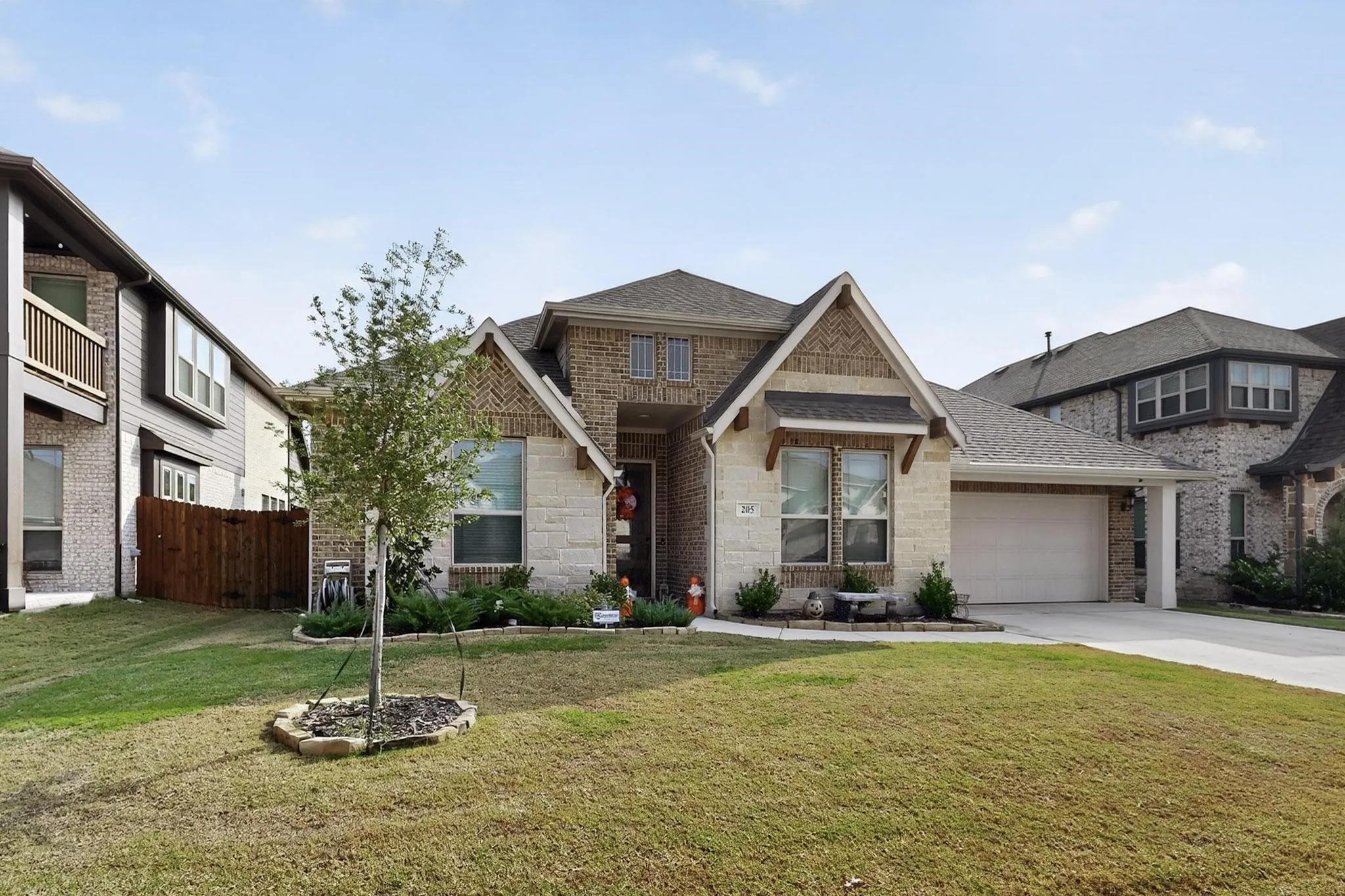 Single Family Residence For Sale in Denton County , 205 Lakewood Lane, Ponder, Texas 76259, 3 Bedroom, 3 Bathroom, 2 Garage spaces, 2,529 Sqft, built in 2023, Preowned, mls#21149670, Real Estate Agent in Ponder, Homes For Sale in Denton county, Homes For Sale in Ponder, Realtor in Ponder Texas, Real Estate Brokerage Independent Realty Texas, Luminita Cordes Realtor
