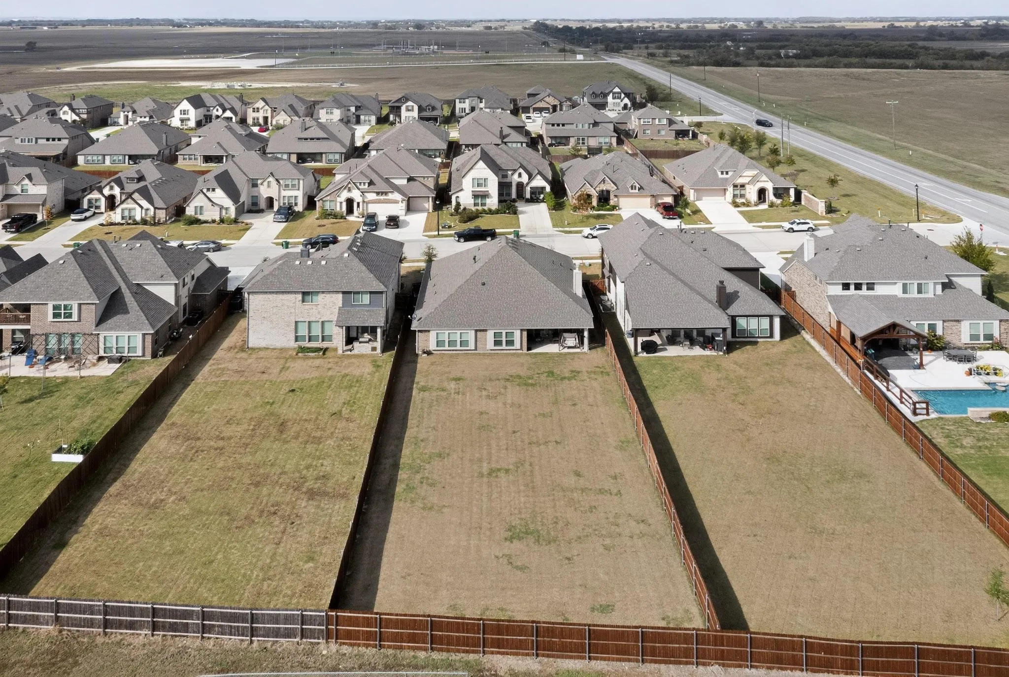 Single Family Residence For Sale in Denton County , 205 Lakewood Lane, Ponder, Texas 76259, 3 Bedroom, 3 Bathroom, 2 Garage spaces, 2,529 Sqft, built in 2023, Preowned, mls#21149670, Real Estate Agent in Ponder, Homes For Sale in Denton county, Homes For Sale in Ponder, Realtor in Ponder Texas, Real Estate Brokerage Independent Realty Texas, Luminita Cordes Realtor