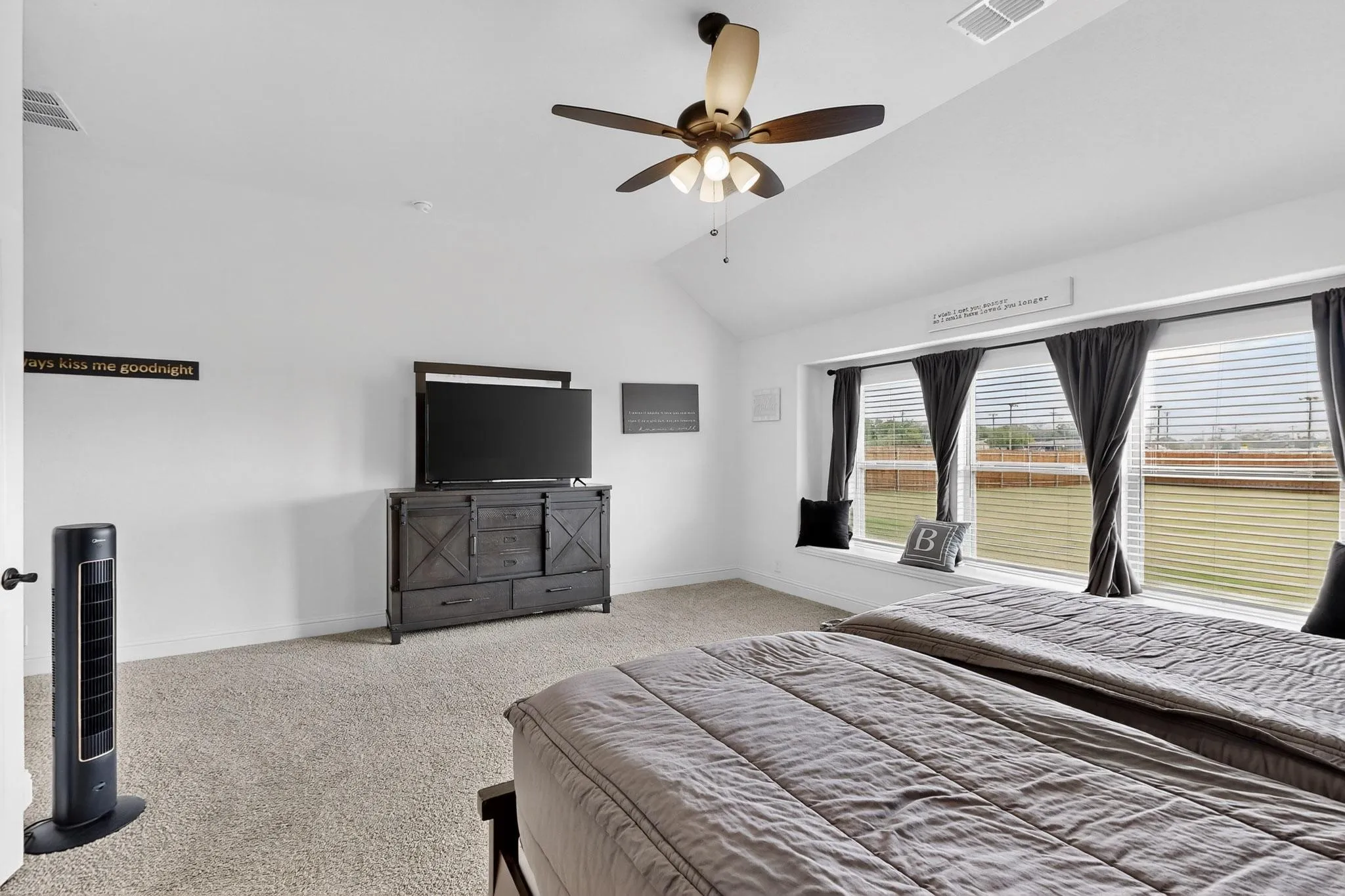 Single Family Residence For Sale in Denton County , 205 Lakewood Lane, Ponder, Texas 76259, 3 Bedroom, 3 Bathroom, 2 Garage spaces, 2,529 Sqft, built in 2023, Preowned, mls#21149670, Real Estate Agent in Ponder, Homes For Sale in Denton county, Homes For Sale in Ponder, Realtor in Ponder Texas, Real Estate Brokerage Independent Realty Texas, Luminita Cordes Realtor
