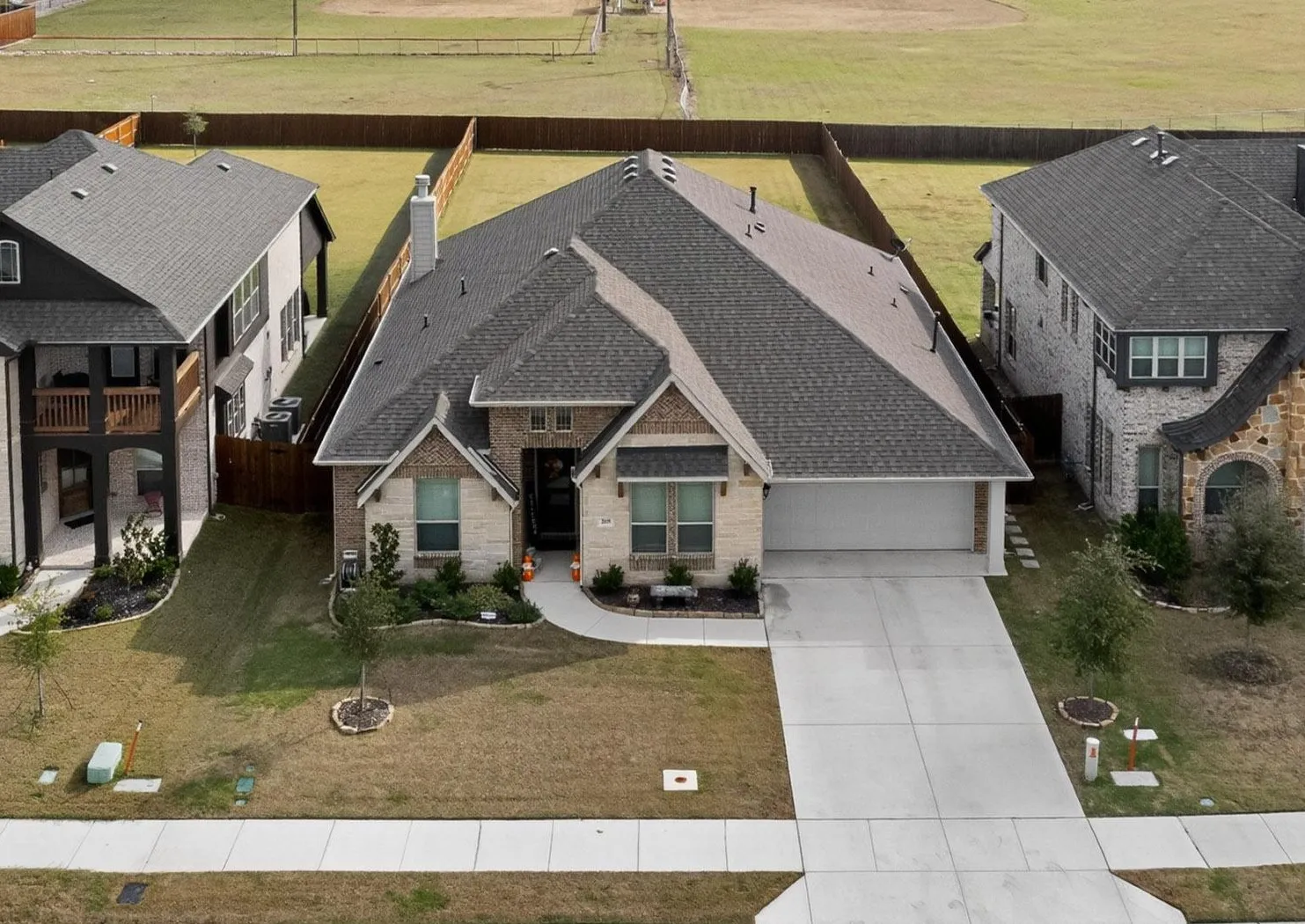 Single Family Residence For Sale in Denton County , 205 Lakewood Lane, Ponder, Texas 76259, 3 Bedroom, 3 Bathroom, 2 Garage spaces, 2,529 Sqft, built in 2023, Preowned, mls#21149670, Real Estate Agent in Ponder, Homes For Sale in Denton county, Homes For Sale in Ponder, Realtor in Ponder Texas, Real Estate Brokerage Independent Realty Texas, Luminita Cordes Realtor