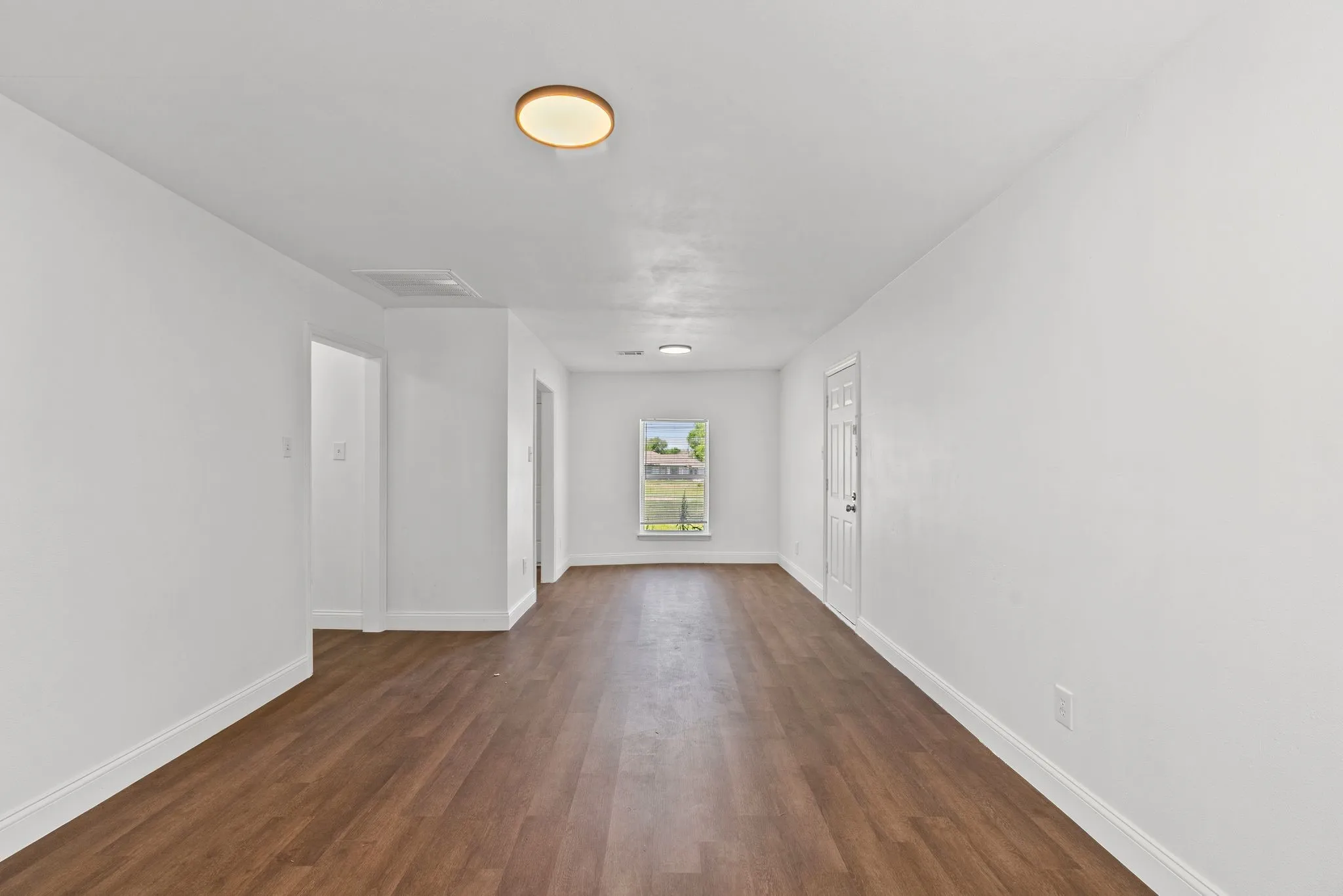 Single Family Residence For Sale in Hunt County , 1806 Wellington Street, Greenville, Texas 75401, 3 Bedroom, 1 Bathroom, 1 Garage spaces, 1,128 Sqft, built in 1940, mls#21149888, Real Estate Agent in Greenville, Homes For Sale in Hunt county, Homes For Sale in Greenville, Realtor in Greenville Texas, Real Estate Brokerage Independent Realty Texas, Luminita Cordes Realtor