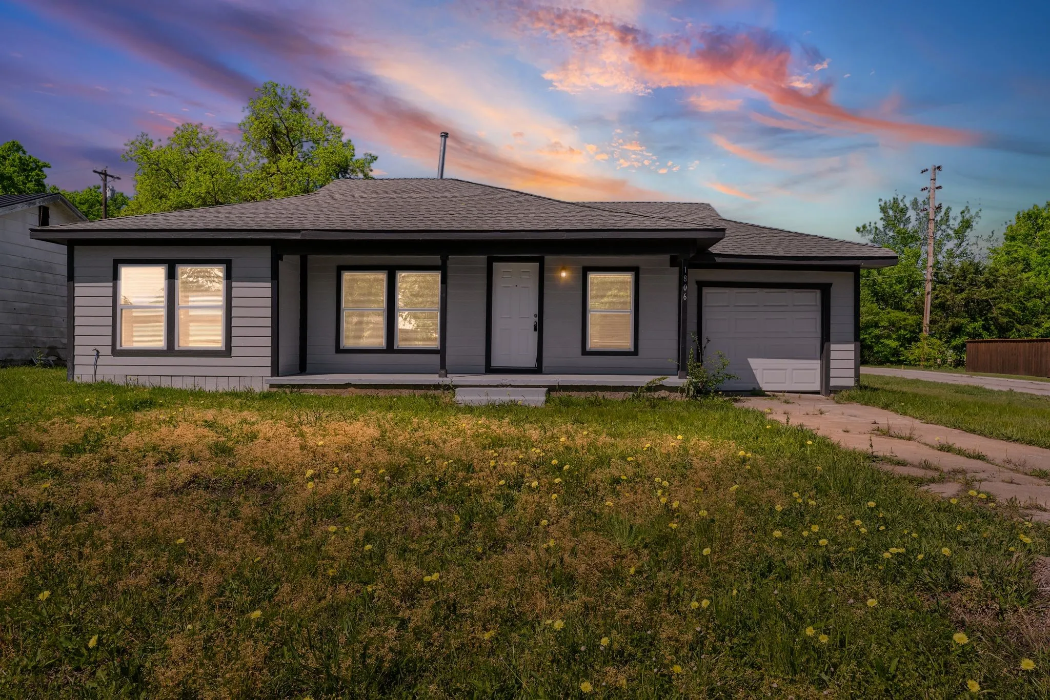 Single Family Residence For Sale in Hunt County , 1806 Wellington Street, Greenville, Texas 75401, 3 Bedroom, 1 Bathroom, 1 Garage spaces, 1,128 Sqft, built in 1940, mls#21149888, Real Estate Agent in Greenville, Homes For Sale in Hunt county, Homes For Sale in Greenville, Realtor in Greenville Texas, Real Estate Brokerage Independent Realty Texas, Luminita Cordes Realtor