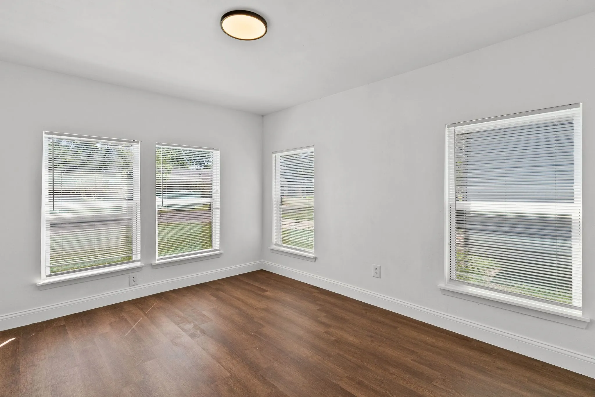 Single Family Residence For Sale in Hunt County , 1806 Wellington Street, Greenville, Texas 75401, 3 Bedroom, 1 Bathroom, 1 Garage spaces, 1,128 Sqft, built in 1940, mls#21149888, Real Estate Agent in Greenville, Homes For Sale in Hunt county, Homes For Sale in Greenville, Realtor in Greenville Texas, Real Estate Brokerage Independent Realty Texas, Luminita Cordes Realtor