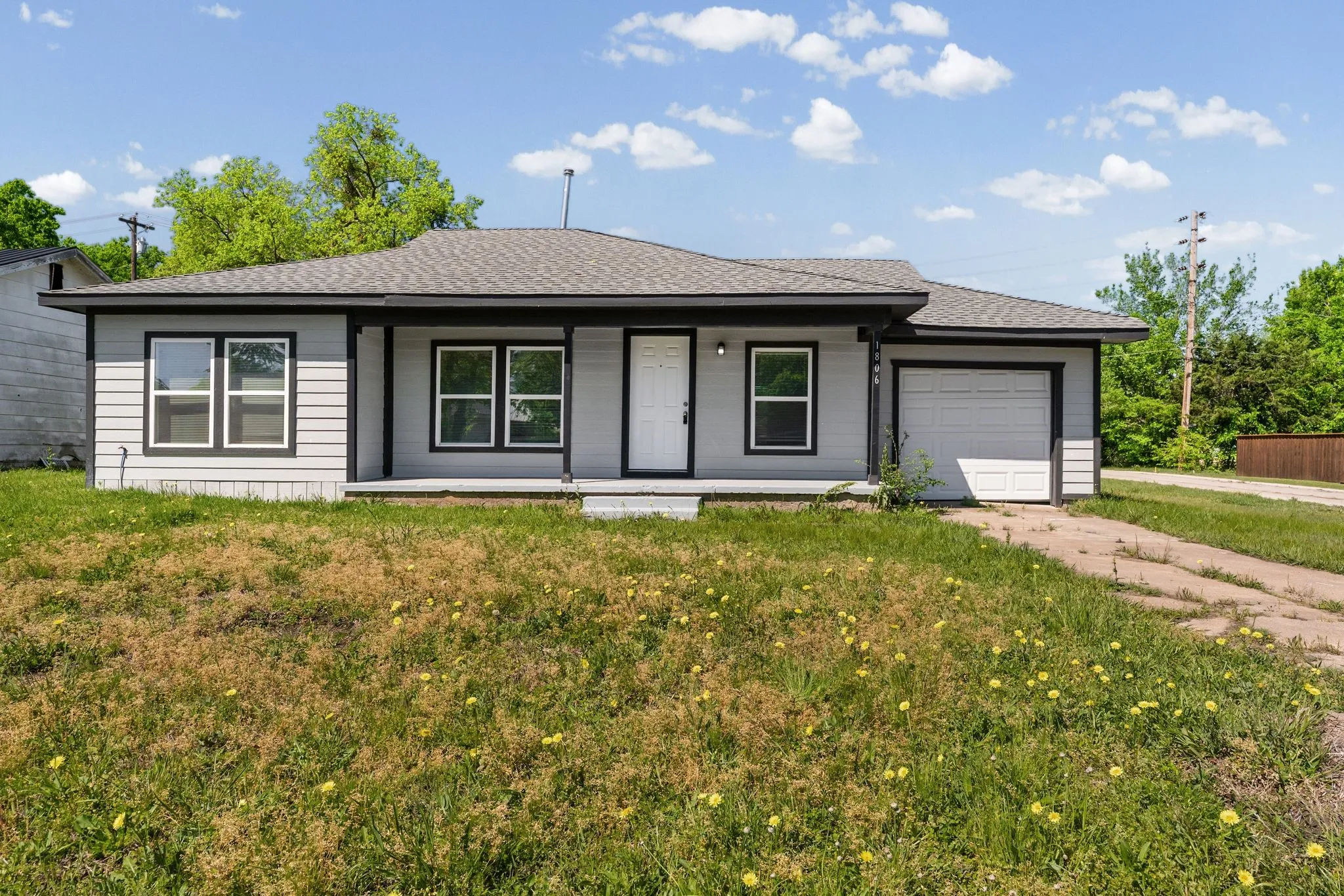 Single Family Residence For Sale in Hunt County , 1806 Wellington Street, Greenville, Texas 75401, 3 Bedroom, 1 Bathroom, 1 Garage spaces, 1,128 Sqft, built in 1940, mls#21149888, Real Estate Agent in Greenville, Homes For Sale in Hunt county, Homes For Sale in Greenville, Realtor in Greenville Texas, Real Estate Brokerage Independent Realty Texas, Luminita Cordes Realtor