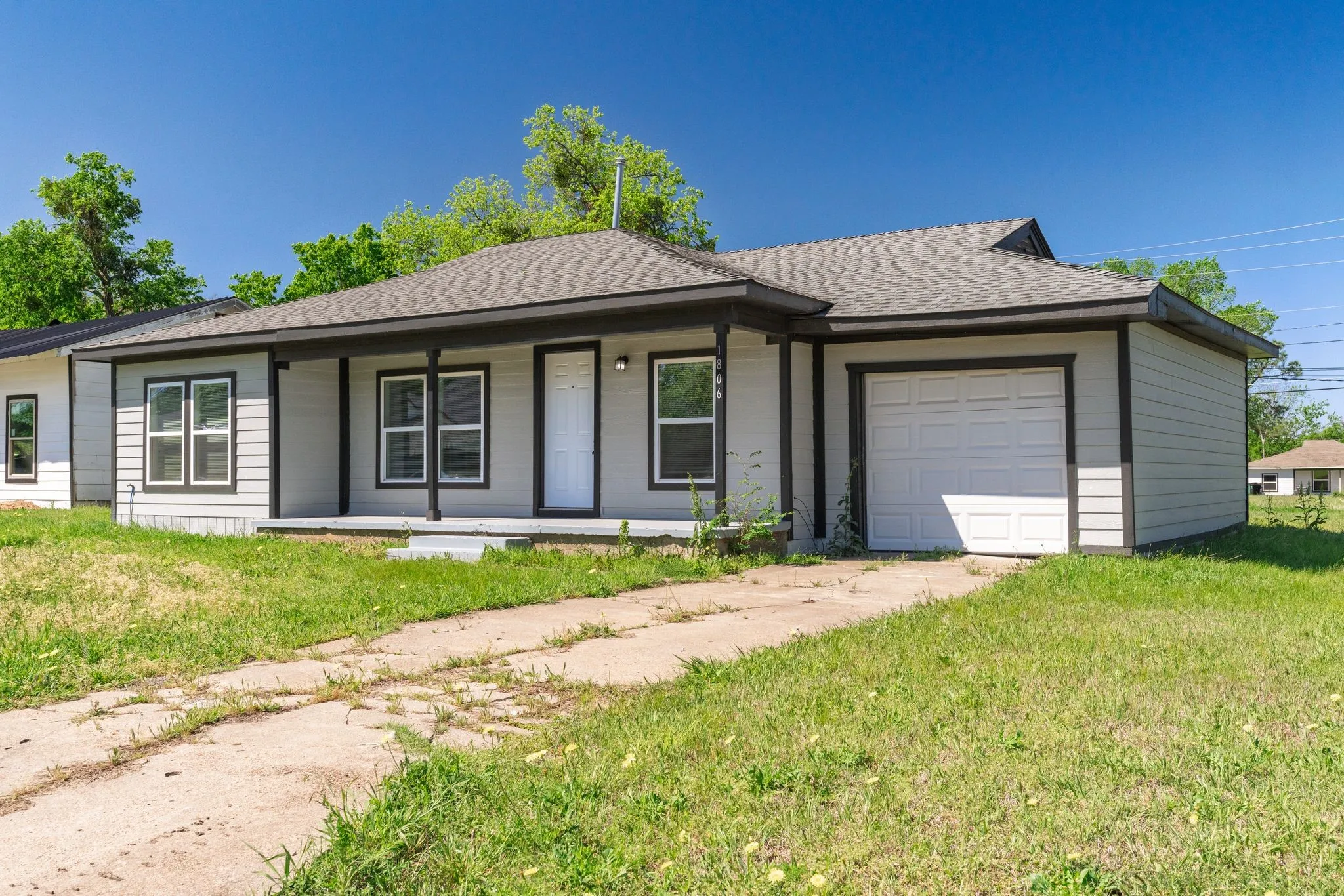 Single Family Residence For Sale in Hunt County , 1806 Wellington Street, Greenville, Texas 75401, 3 Bedroom, 1 Bathroom, 1 Garage spaces, 1,128 Sqft, built in 1940, mls#21149888, Real Estate Agent in Greenville, Homes For Sale in Hunt county, Homes For Sale in Greenville, Realtor in Greenville Texas, Real Estate Brokerage Independent Realty Texas, Luminita Cordes Realtor