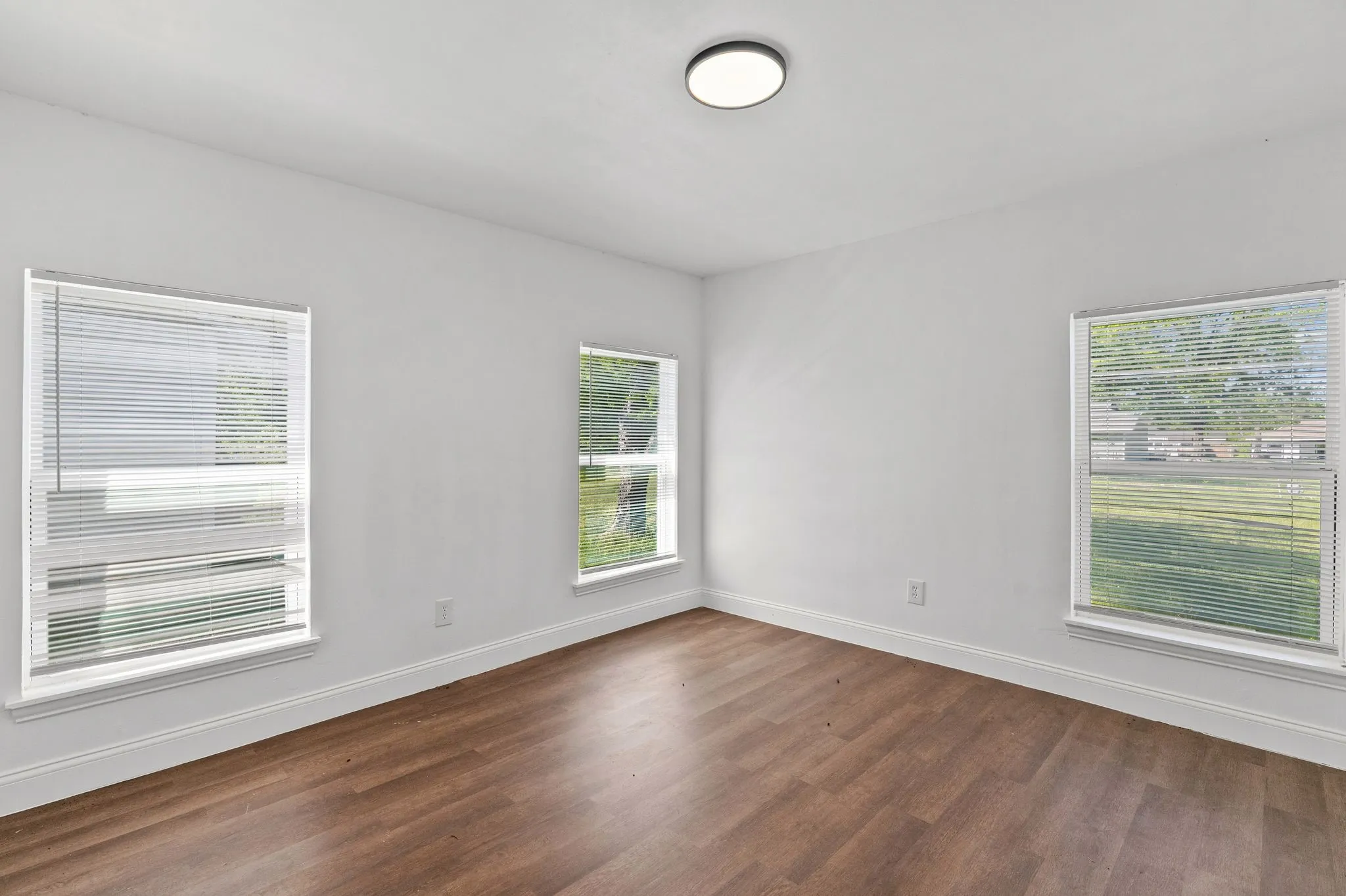 Single Family Residence For Sale in Hunt County , 1806 Wellington Street, Greenville, Texas 75401, 3 Bedroom, 1 Bathroom, 1 Garage spaces, 1,128 Sqft, built in 1940, mls#21149888, Real Estate Agent in Greenville, Homes For Sale in Hunt county, Homes For Sale in Greenville, Realtor in Greenville Texas, Real Estate Brokerage Independent Realty Texas, Luminita Cordes Realtor