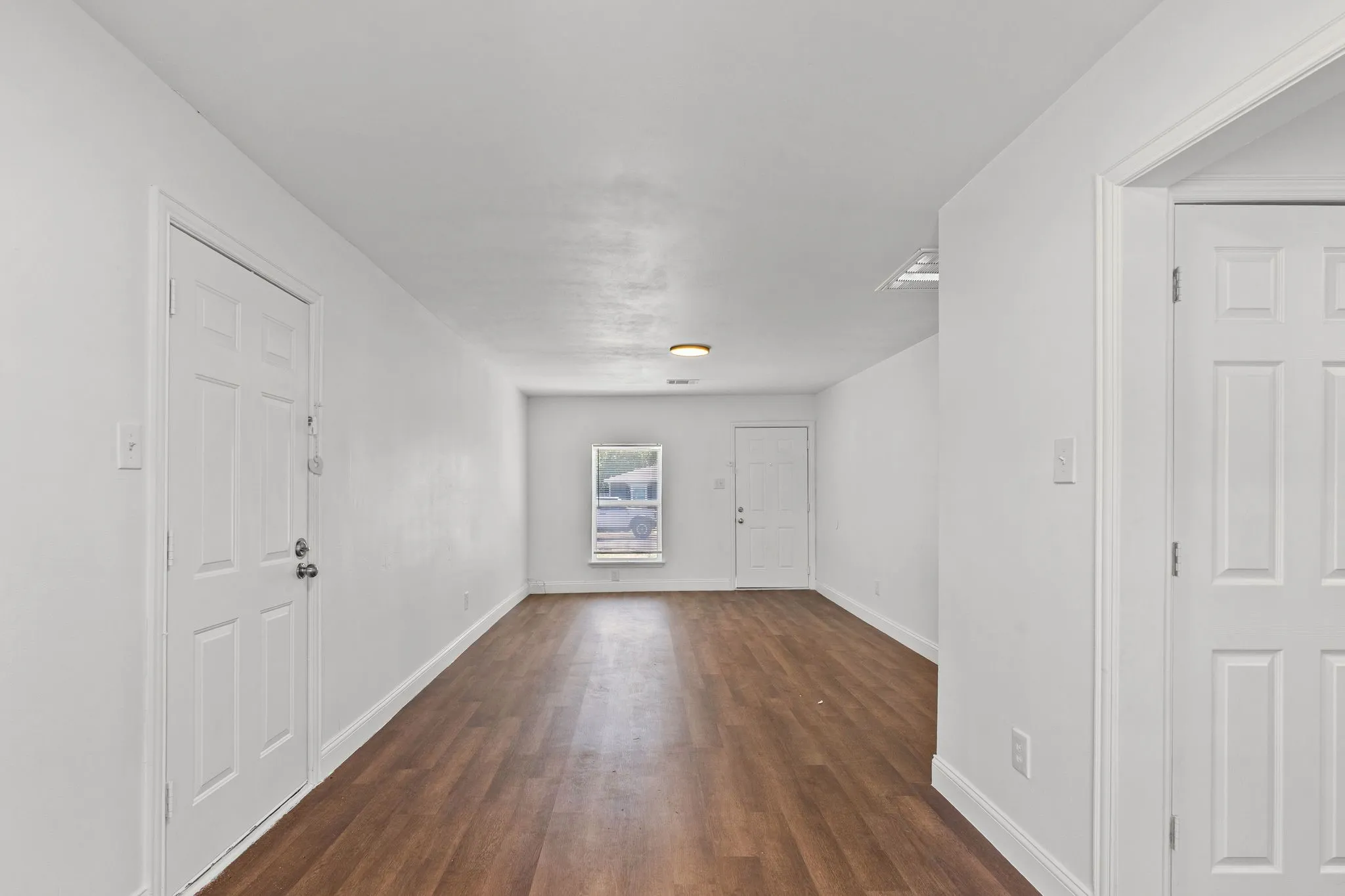 Single Family Residence For Sale in Hunt County , 1806 Wellington Street, Greenville, Texas 75401, 3 Bedroom, 1 Bathroom, 1 Garage spaces, 1,128 Sqft, built in 1940, mls#21149888, Real Estate Agent in Greenville, Homes For Sale in Hunt county, Homes For Sale in Greenville, Realtor in Greenville Texas, Real Estate Brokerage Independent Realty Texas, Luminita Cordes Realtor