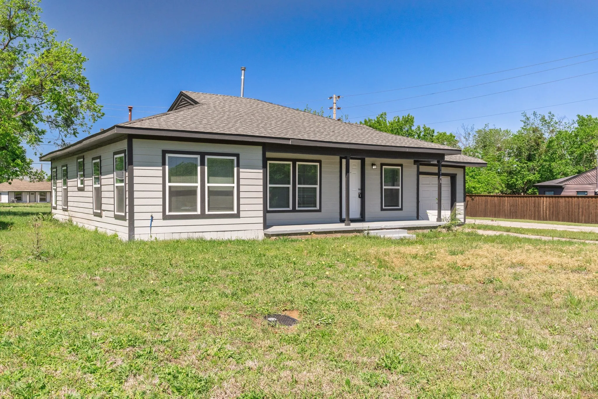 Single Family Residence For Sale in Hunt County , 1806 Wellington Street, Greenville, Texas 75401, 3 Bedroom, 1 Bathroom, 1 Garage spaces, 1,128 Sqft, built in 1940, mls#21149888, Real Estate Agent in Greenville, Homes For Sale in Hunt county, Homes For Sale in Greenville, Realtor in Greenville Texas, Real Estate Brokerage Independent Realty Texas, Luminita Cordes Realtor
