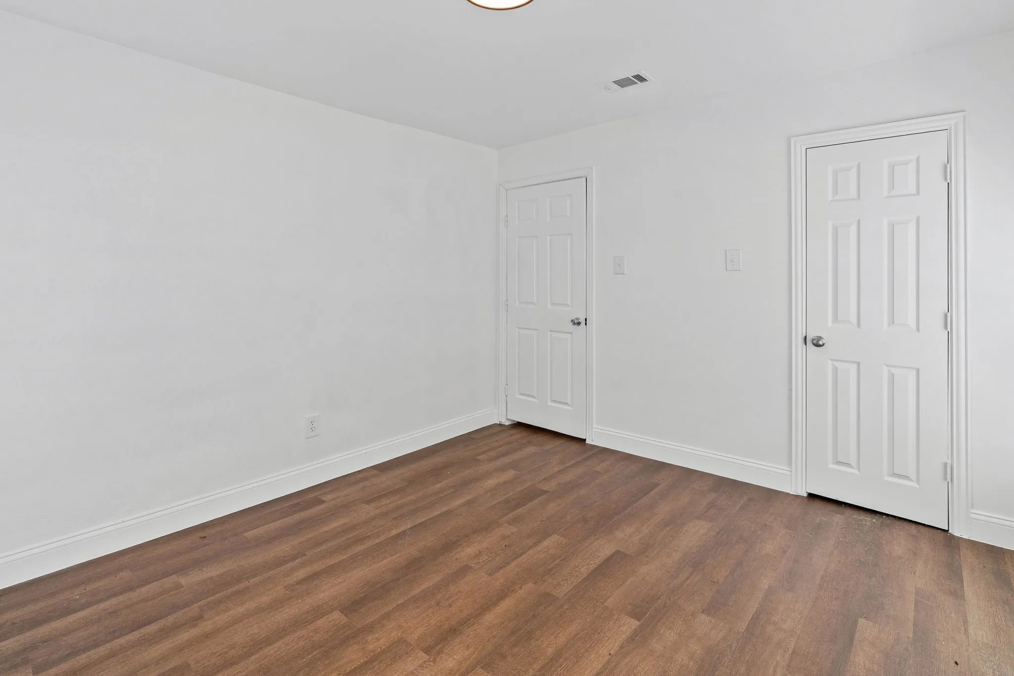 Single Family Residence For Sale in Hunt County , 1806 Wellington Street, Greenville, Texas 75401, 3 Bedroom, 1 Bathroom, 1 Garage spaces, 1,128 Sqft, built in 1940, mls#21149888, Real Estate Agent in Greenville, Homes For Sale in Hunt county, Homes For Sale in Greenville, Realtor in Greenville Texas, Real Estate Brokerage Independent Realty Texas, Luminita Cordes Realtor
