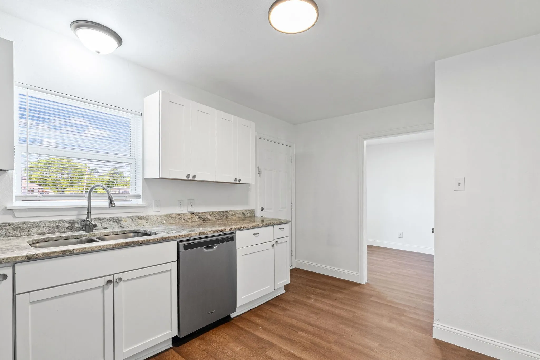 Single Family Residence For Sale in Hunt County , 1806 Wellington Street, Greenville, Texas 75401, 3 Bedroom, 1 Bathroom, 1 Garage spaces, 1,128 Sqft, built in 1940, mls#21149888, Real Estate Agent in Greenville, Homes For Sale in Hunt county, Homes For Sale in Greenville, Realtor in Greenville Texas, Real Estate Brokerage Independent Realty Texas, Luminita Cordes Realtor