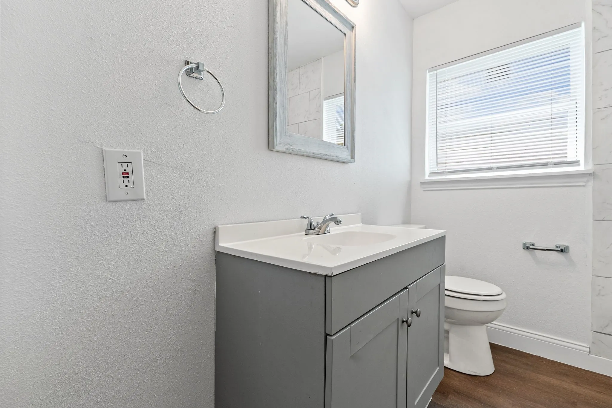 Single Family Residence For Sale in Hunt County , 1806 Wellington Street, Greenville, Texas 75401, 3 Bedroom, 1 Bathroom, 1 Garage spaces, 1,128 Sqft, built in 1940, mls#21149888, Real Estate Agent in Greenville, Homes For Sale in Hunt county, Homes For Sale in Greenville, Realtor in Greenville Texas, Real Estate Brokerage Independent Realty Texas, Luminita Cordes Realtor
