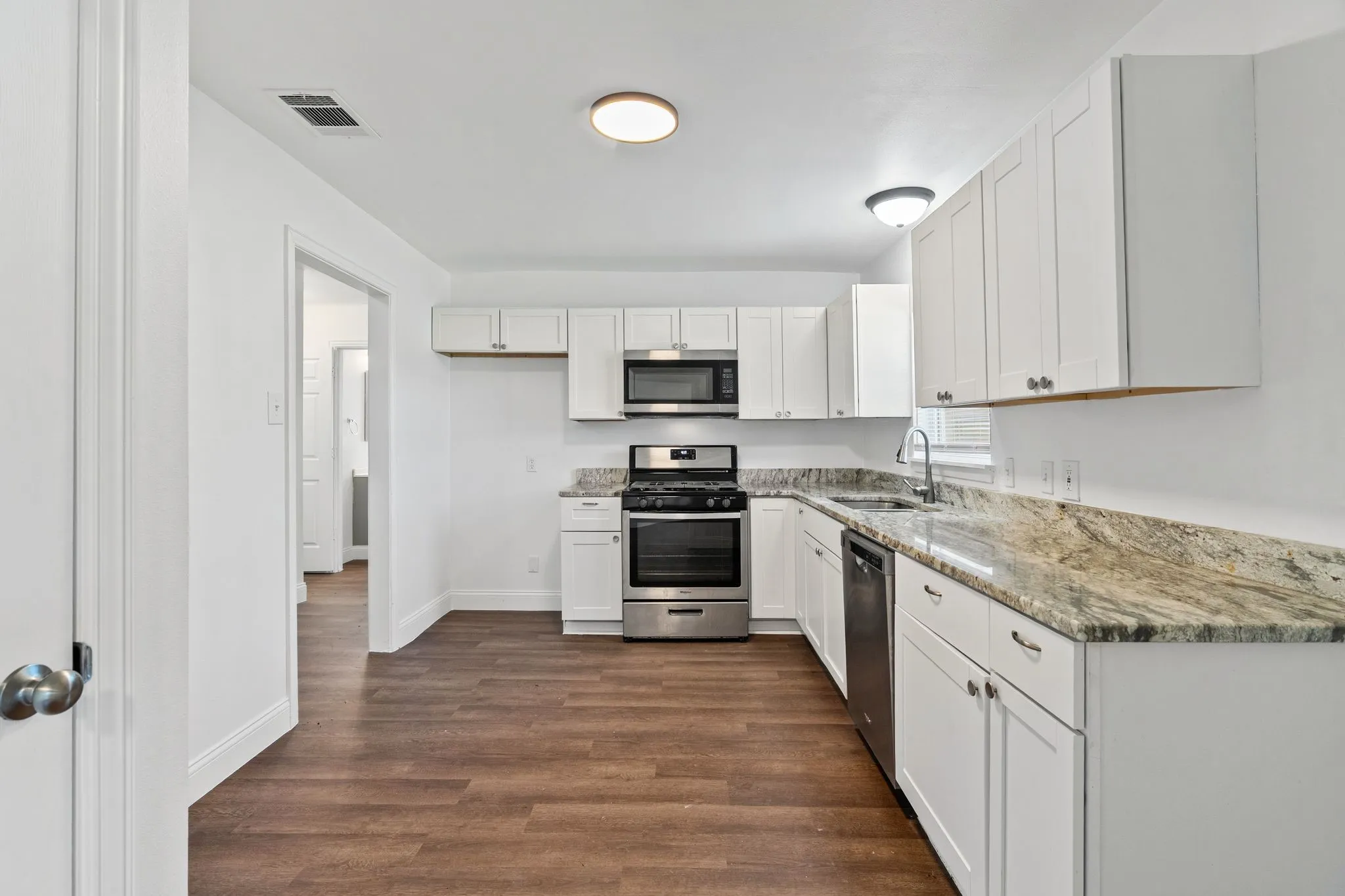 Single Family Residence For Sale in Hunt County , 1806 Wellington Street, Greenville, Texas 75401, 3 Bedroom, 1 Bathroom, 1 Garage spaces, 1,128 Sqft, built in 1940, mls#21149888, Real Estate Agent in Greenville, Homes For Sale in Hunt county, Homes For Sale in Greenville, Realtor in Greenville Texas, Real Estate Brokerage Independent Realty Texas, Luminita Cordes Realtor
