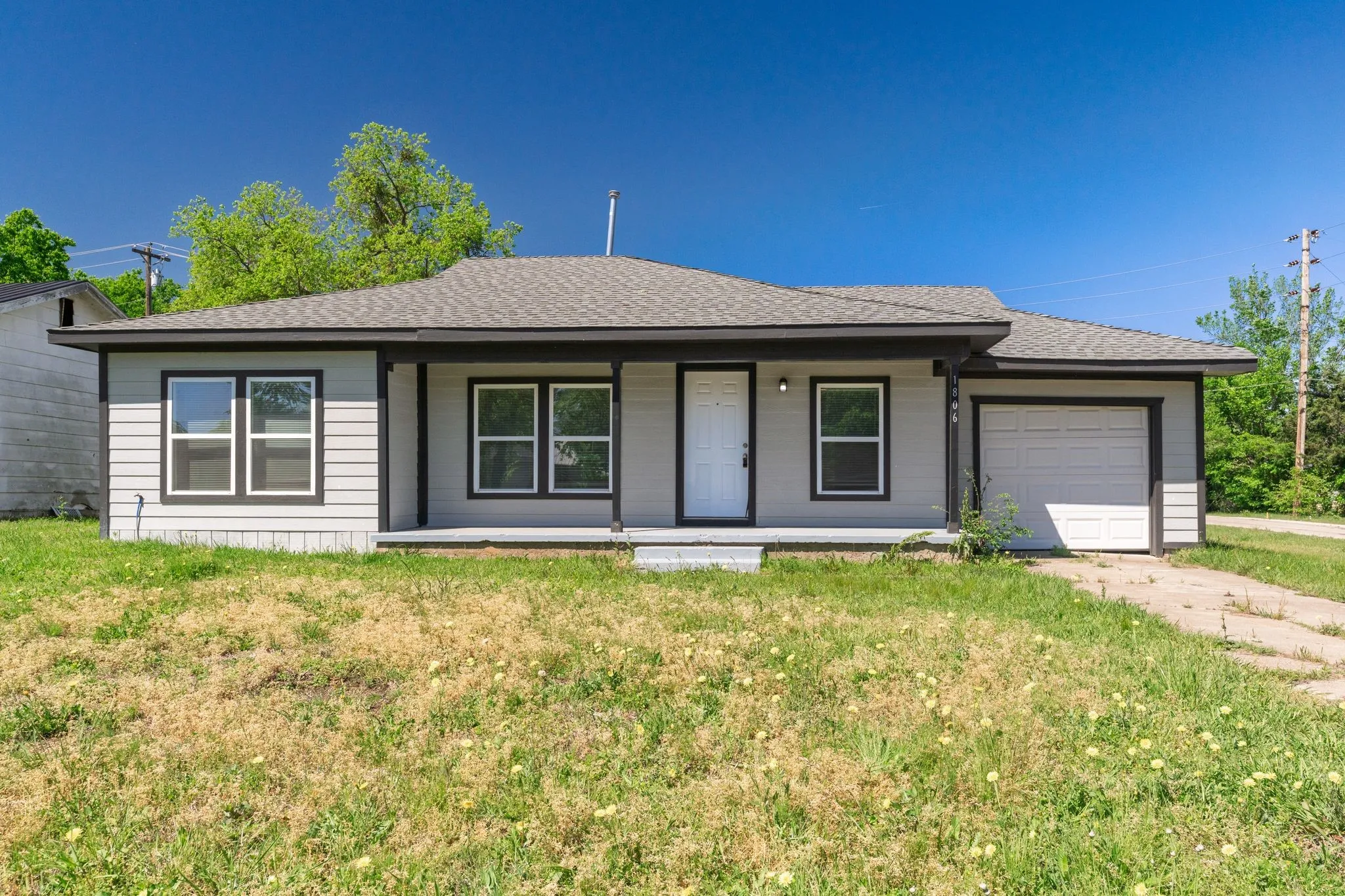 Single Family Residence For Sale in Hunt County , 1806 Wellington Street, Greenville, Texas 75401, 3 Bedroom, 1 Bathroom, 1 Garage spaces, 1,128 Sqft, built in 1940, mls#21149888, Real Estate Agent in Greenville, Homes For Sale in Hunt county, Homes For Sale in Greenville, Realtor in Greenville Texas, Real Estate Brokerage Independent Realty Texas, Luminita Cordes Realtor