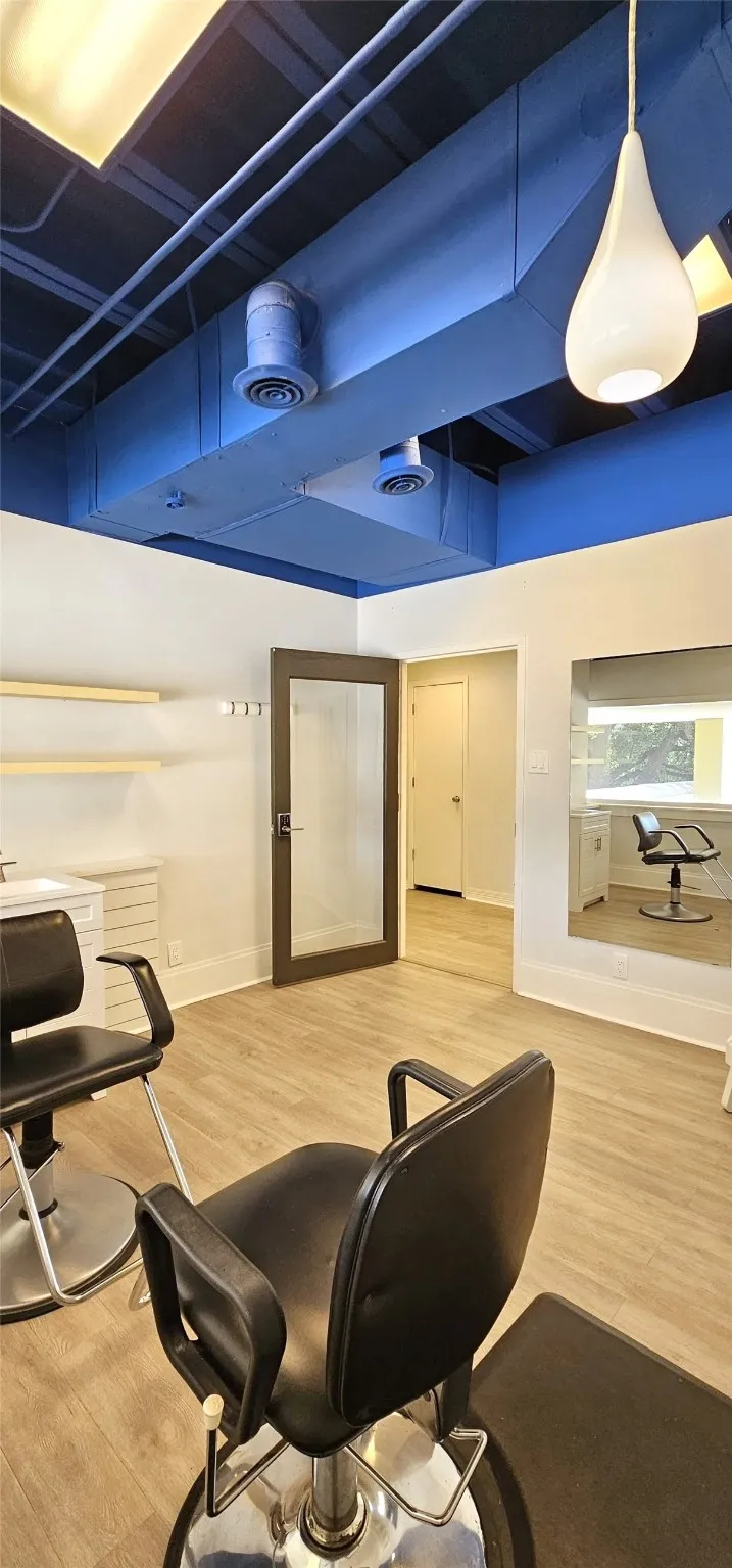 Retail For Rent in Dallas County , 6211 W Northwest Highway C253 Middle Window, Dallas, Texas 75225, 0, 0, Garage spaces, 0 Sqft, built in 1966, Preowned, Price $1,500, mls#21149988, Real Estate Agent in Dallas, Homes For Rent in Dallas county, Homes For Rent in Dallas, Realtor in Dallas Texas, Real Estate Brokerage Independent Realty Texas, Luminita Cordes Realtor