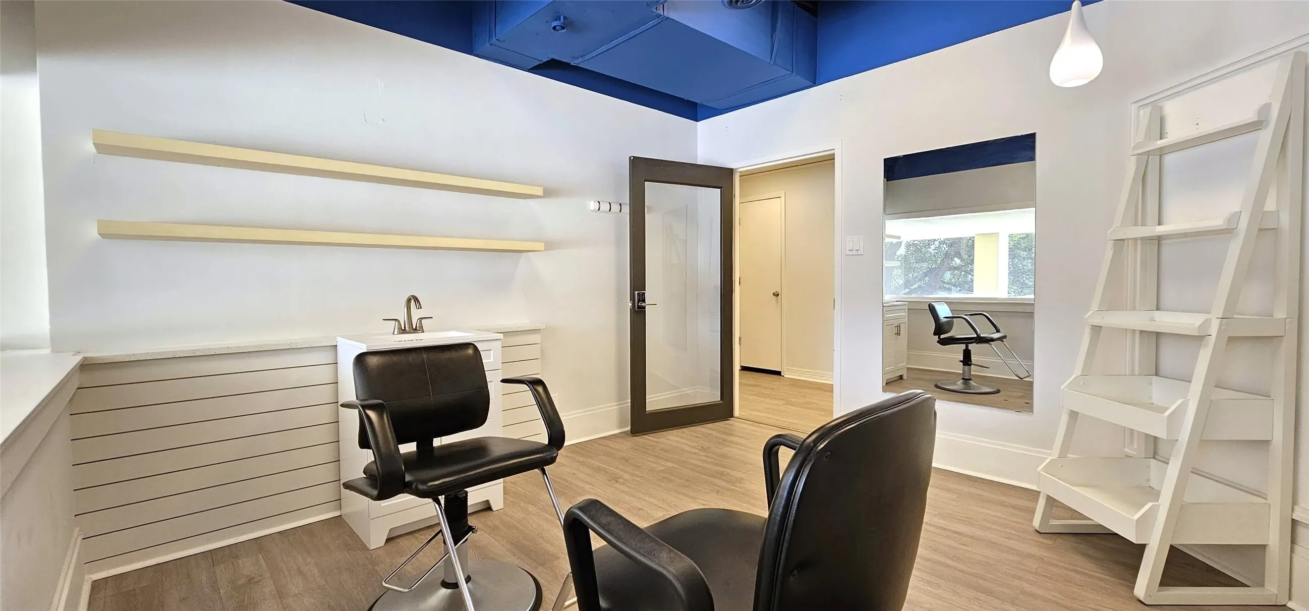 Retail For Rent in Dallas County , 6211 W Northwest Highway C253 Middle Window, Dallas, Texas 75225, 0, 0, Garage spaces, 0 Sqft, built in 1966, Preowned, Price $1,500, mls#21149988, Real Estate Agent in Dallas, Homes For Rent in Dallas county, Homes For Rent in Dallas, Realtor in Dallas Texas, Real Estate Brokerage Independent Realty Texas, Luminita Cordes Realtor